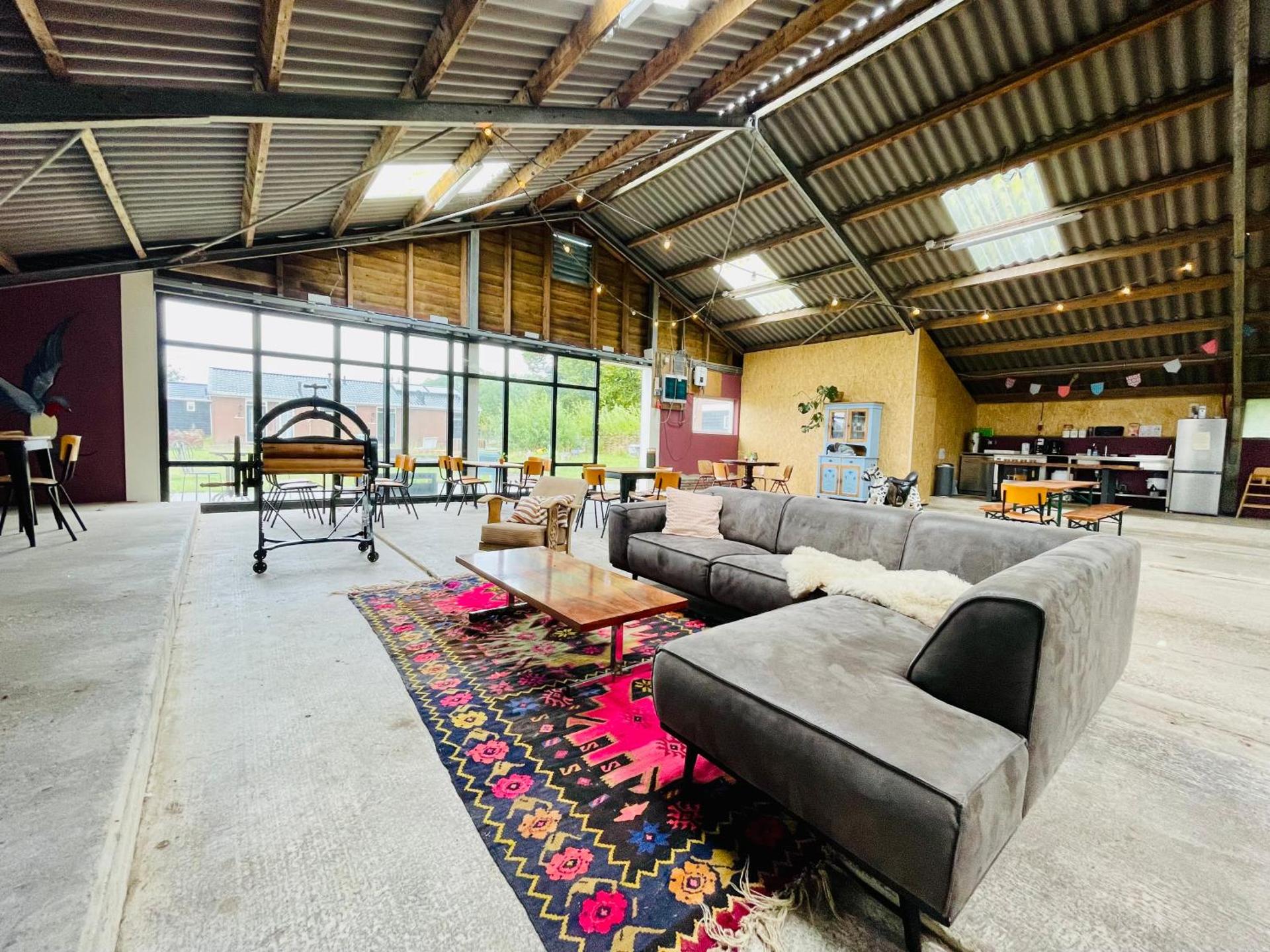 Cute little caravan for 2 in old orchard