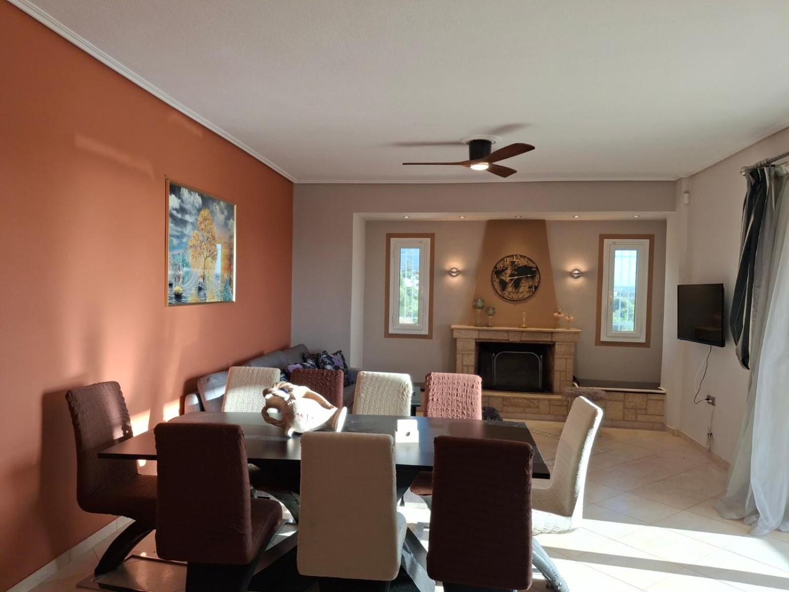 Communal lounge/ TV room