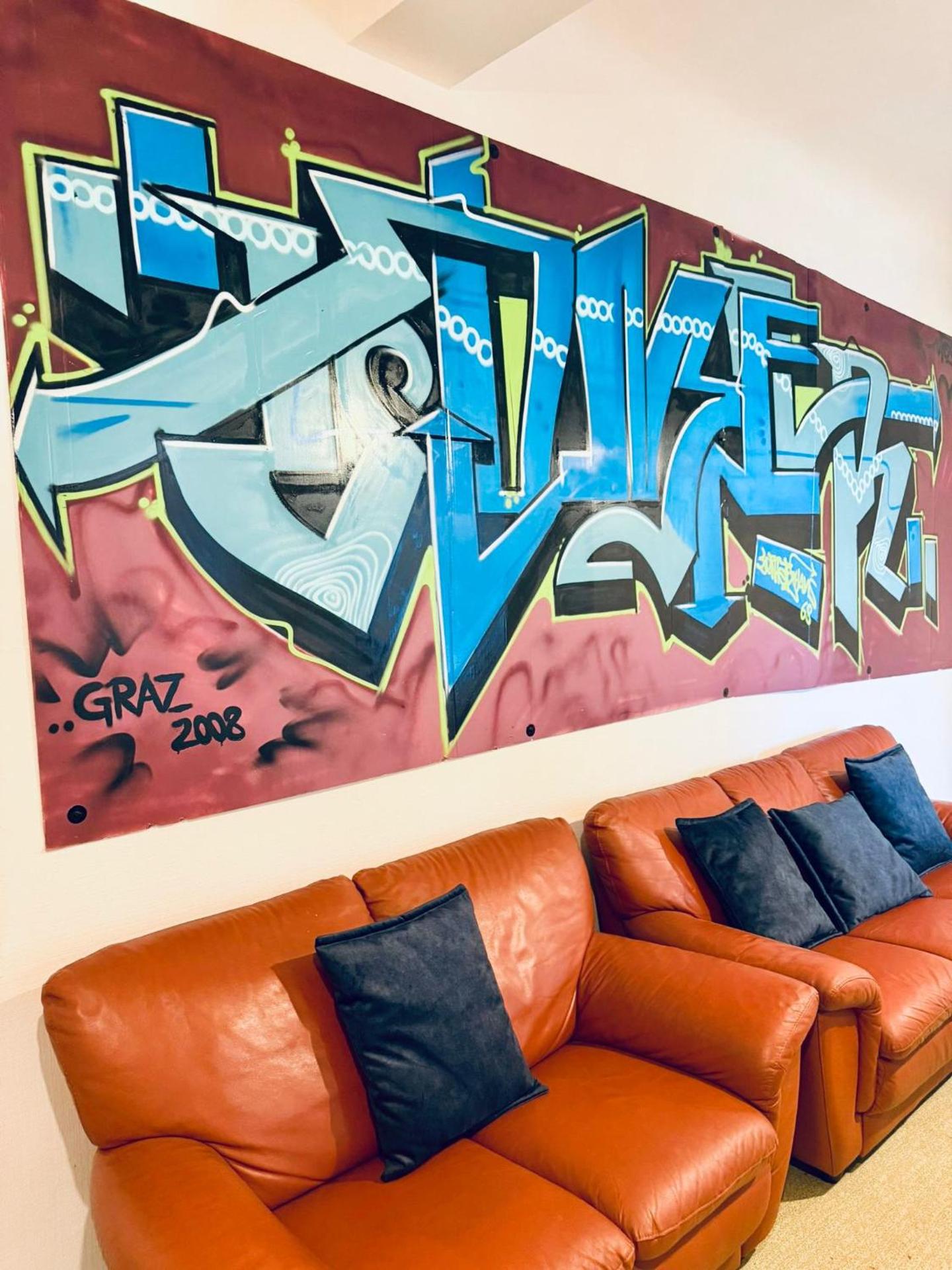 Communal lounge/ TV room