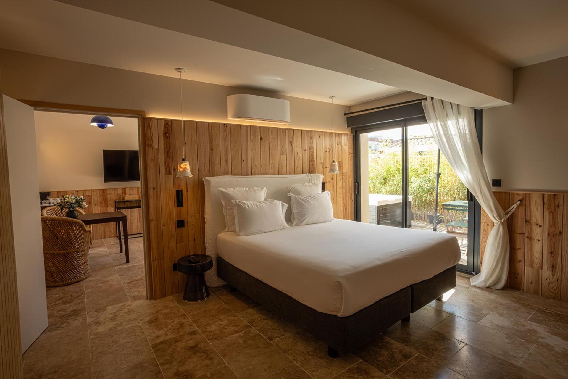 Jacuzzi Suite With Terrace