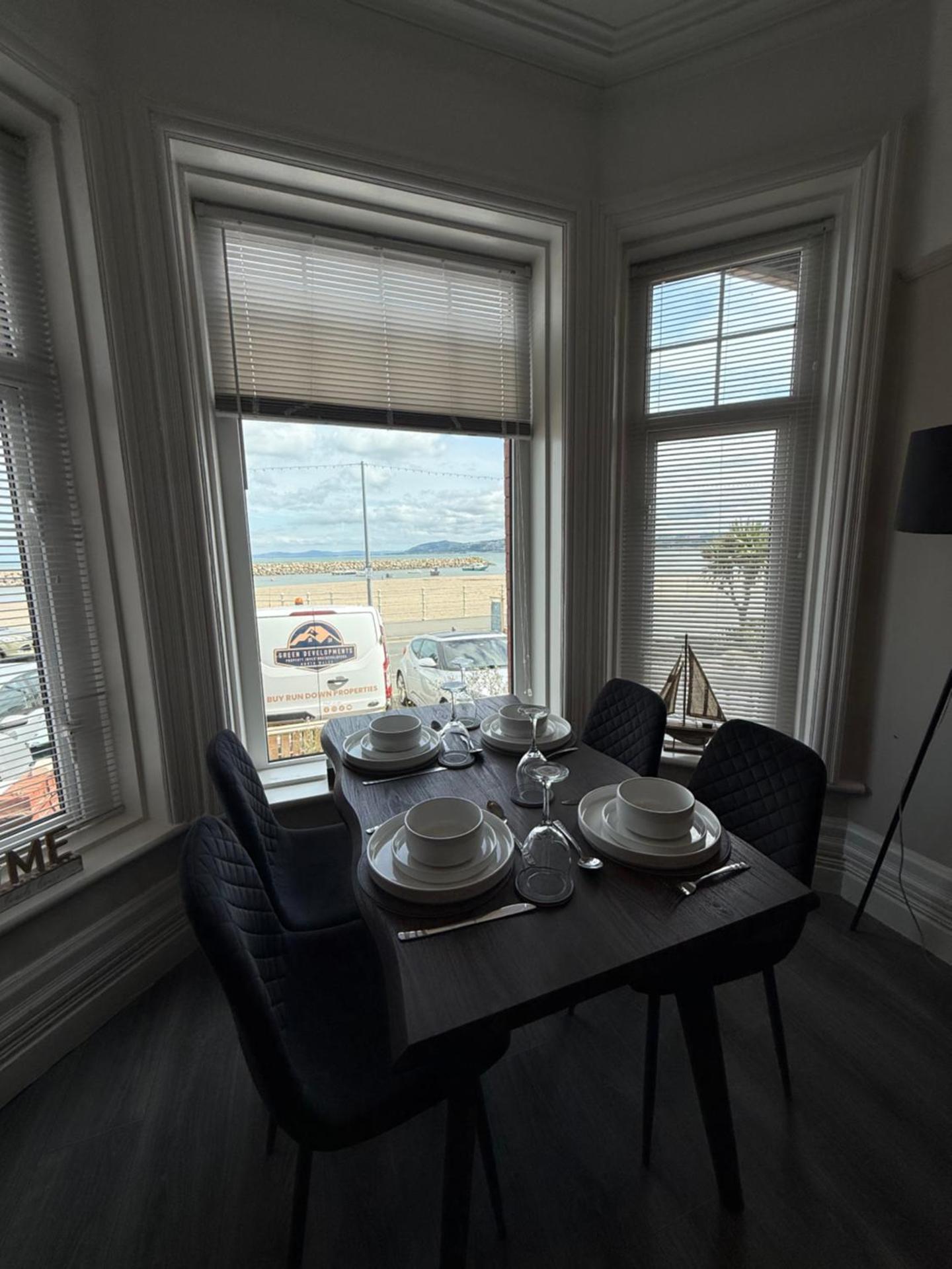 Stunning 2 Bedroom Ground Floor Sea View Apartment