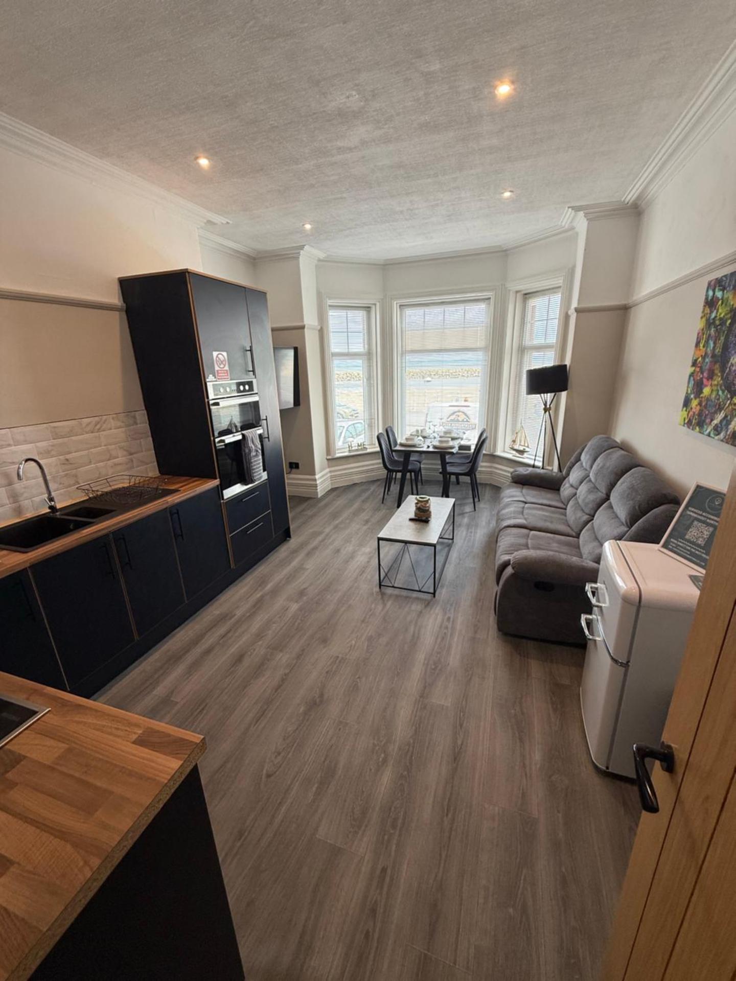 Stunning 2 Bedroom Ground Floor Sea View Apartment