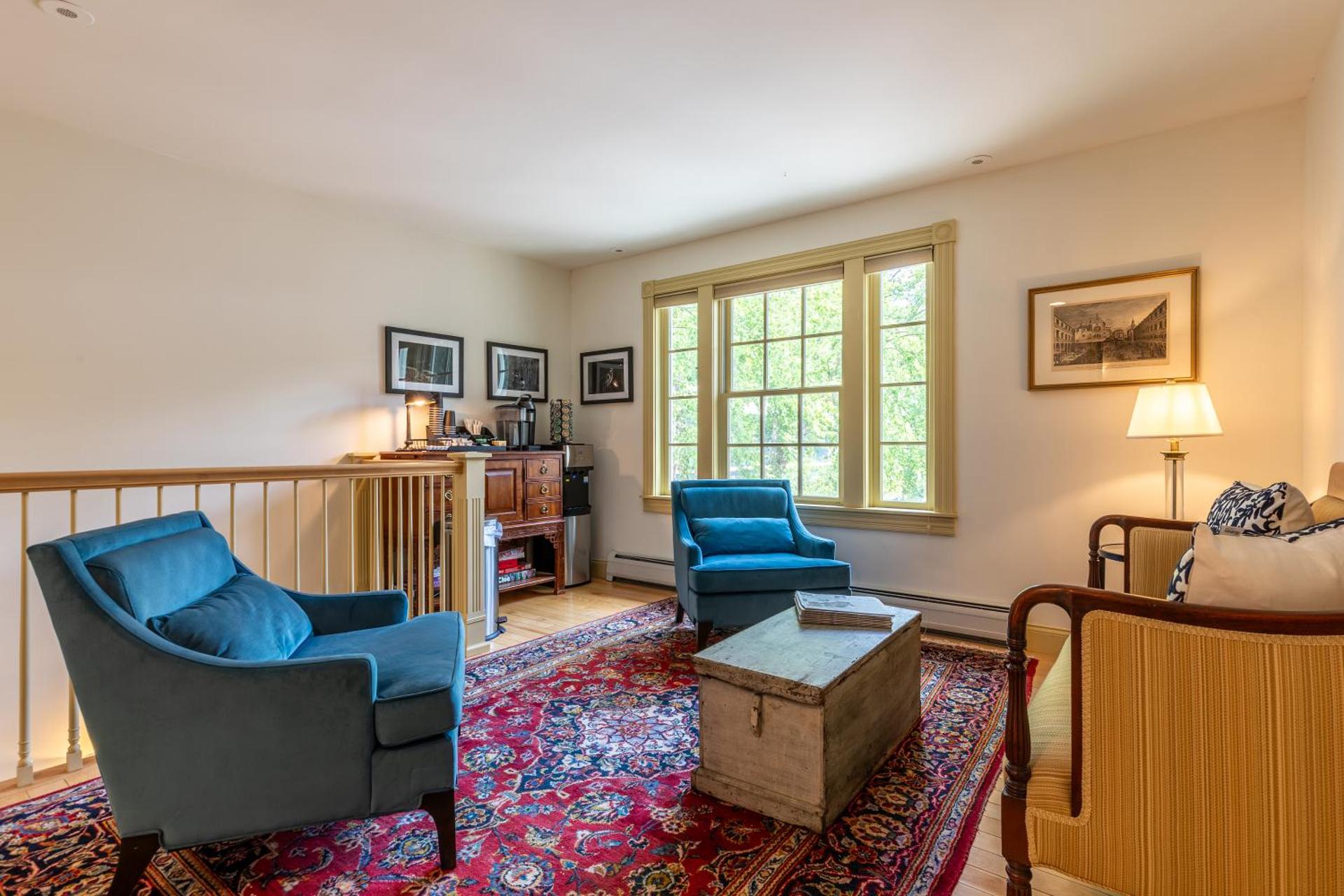 Communal lounge/ TV room