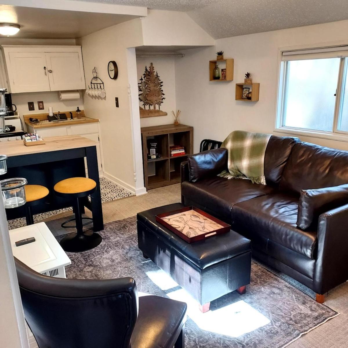 The Nest Cottage with Hot Tub in Downtown Manitou Springs