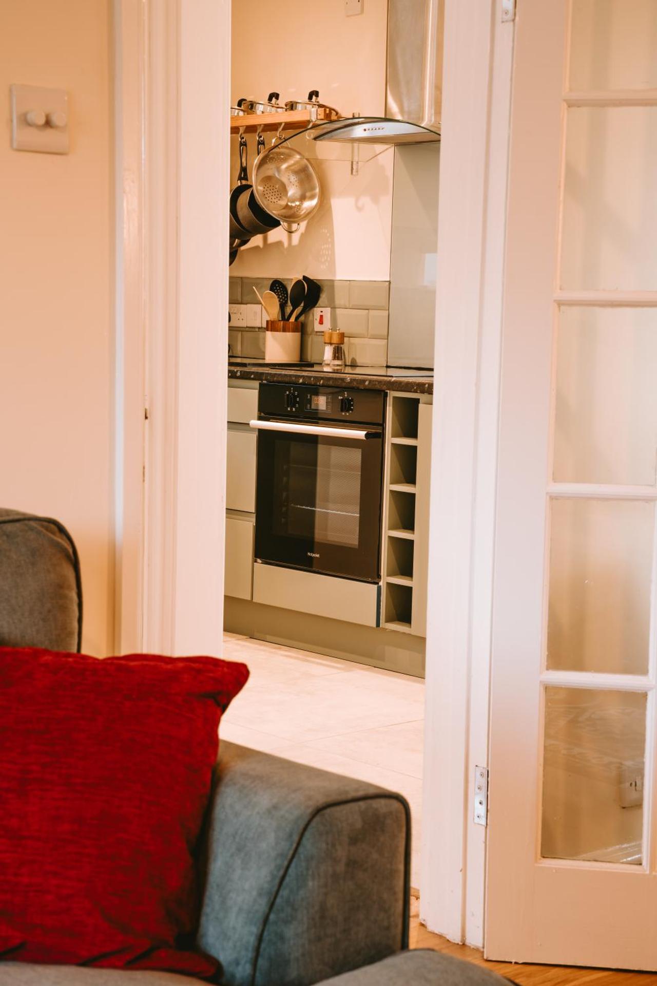 Romantic Country Cottage with Private Hot Tub