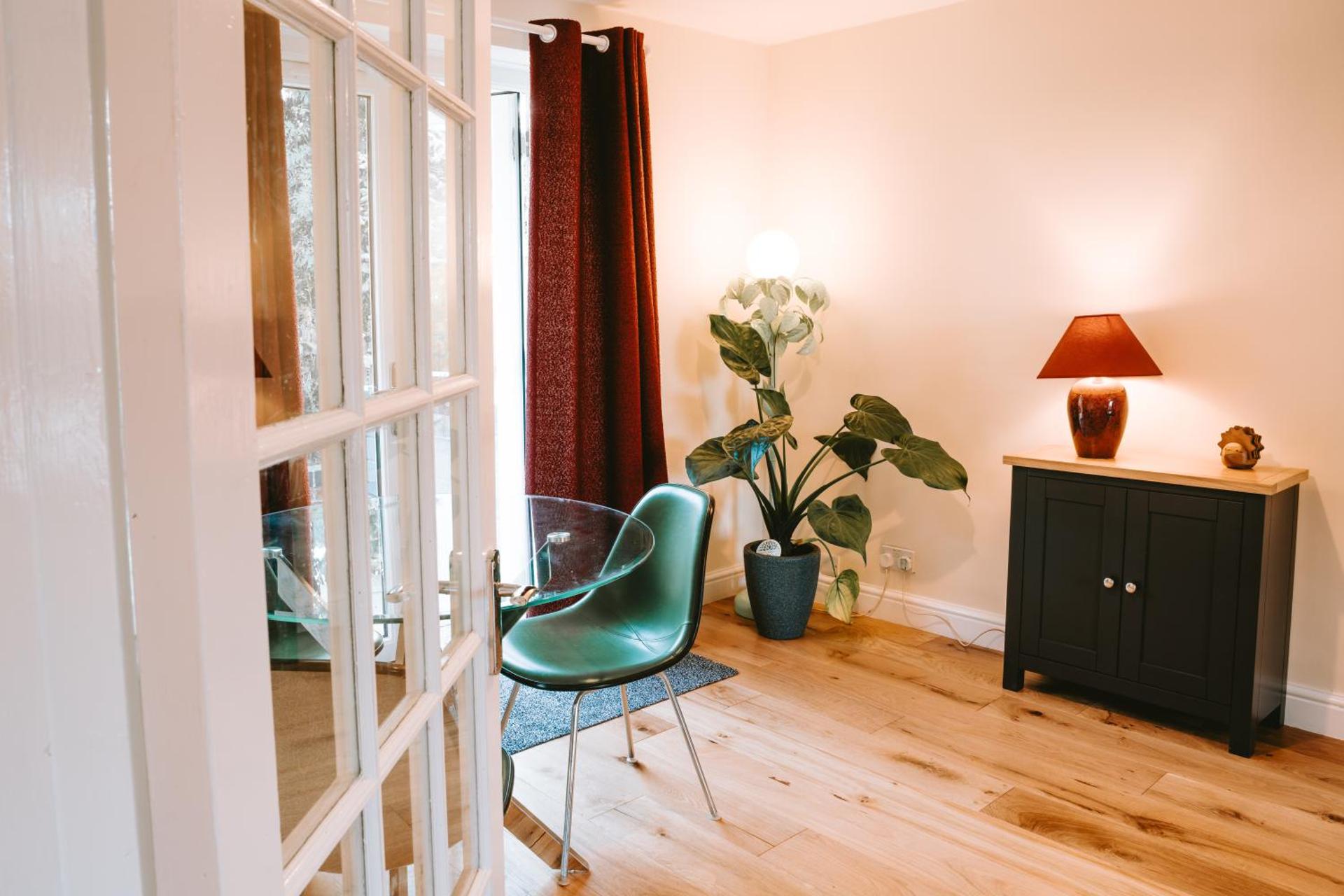 Romantic Country Cottage with Private Hot Tub