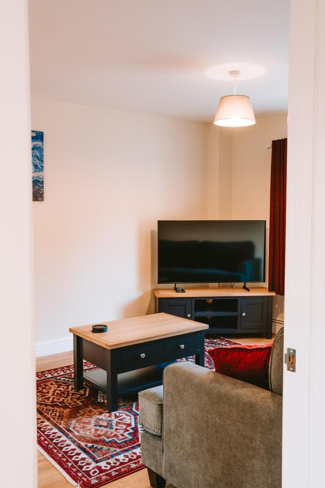 Romantic Country Cottage with Private Hot Tub