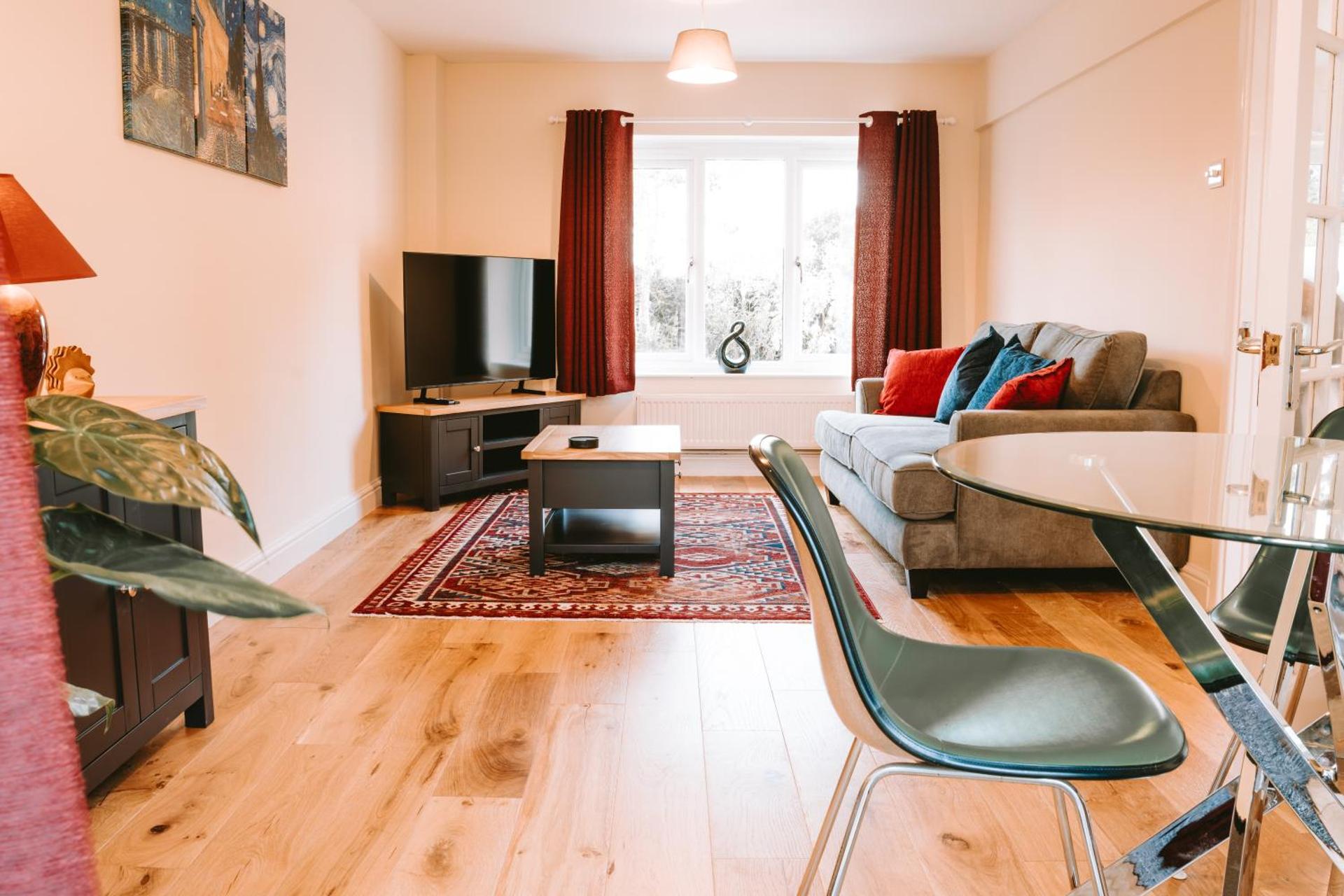 Romantic Country Cottage with Private Hot Tub