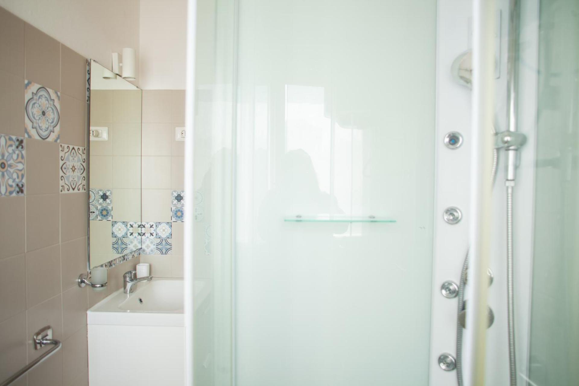 Design Moderno:Monolocale Spazioso vicino Metro M2