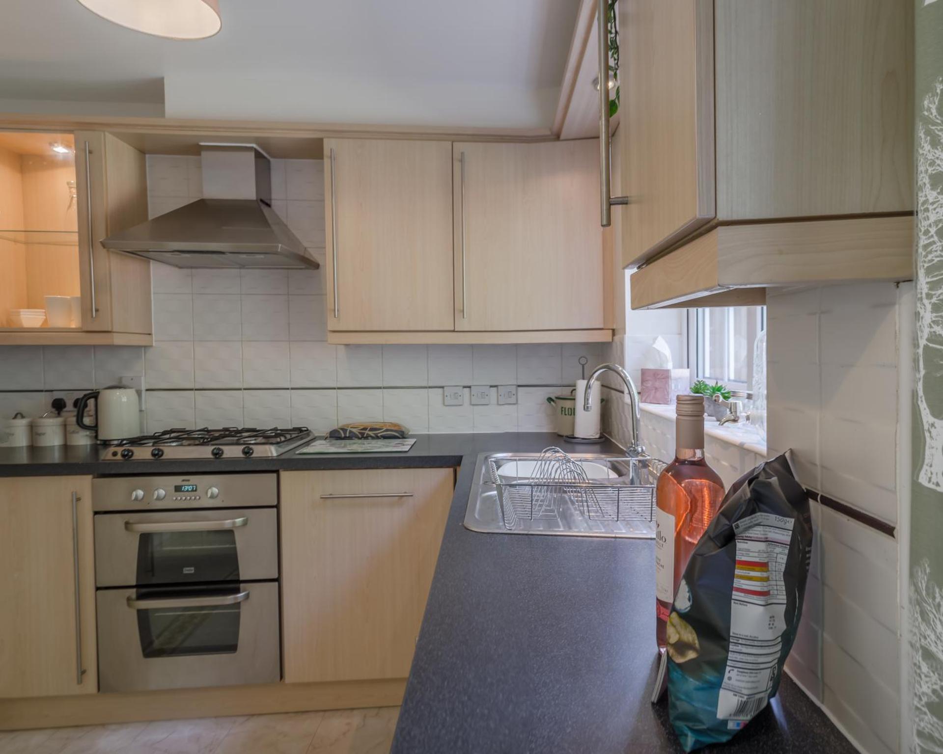 2BR Chapel Break Parking Kitchen Fast WiFi