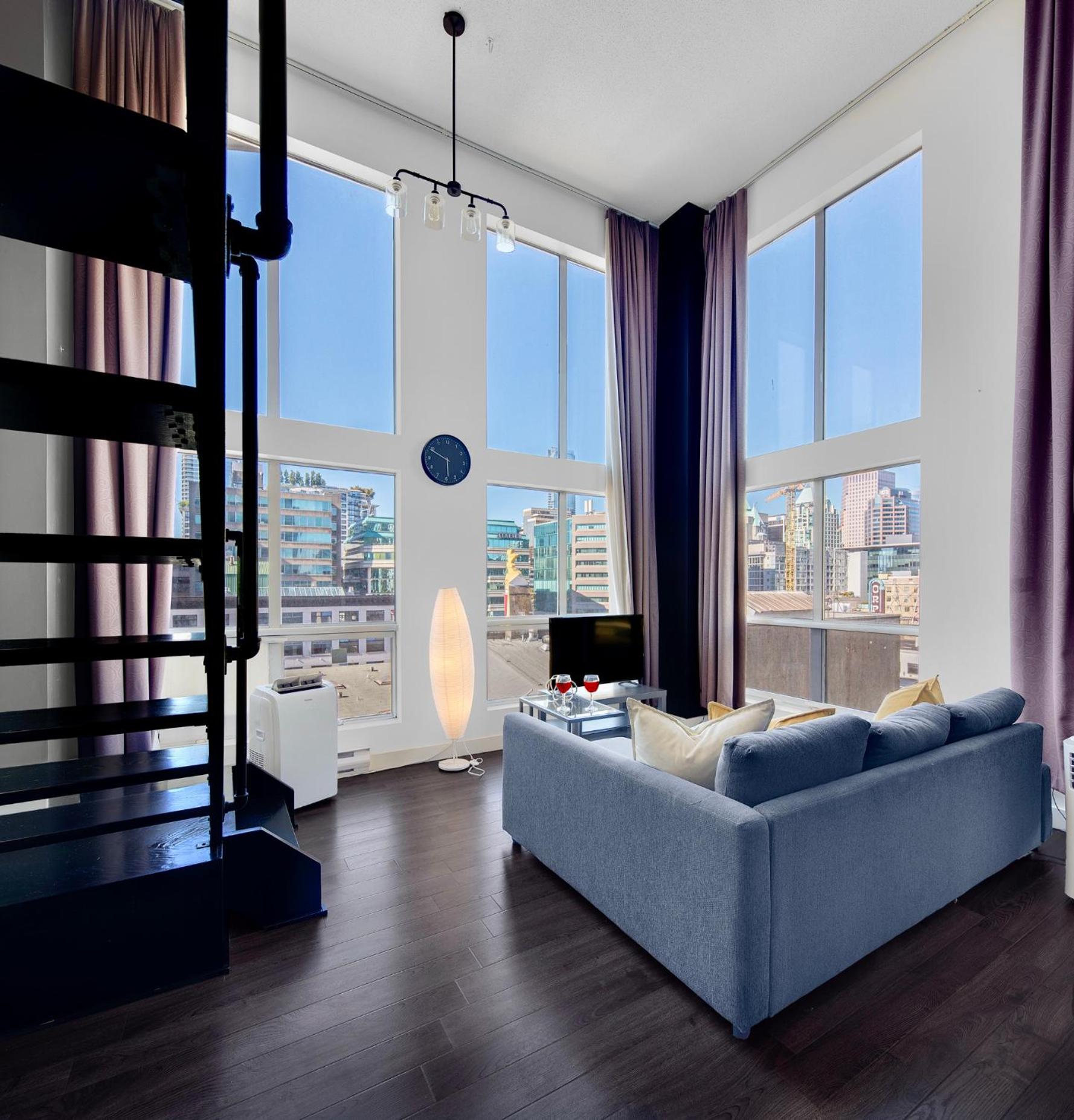 Trendy Downtown Loft Apartment - King Bed!