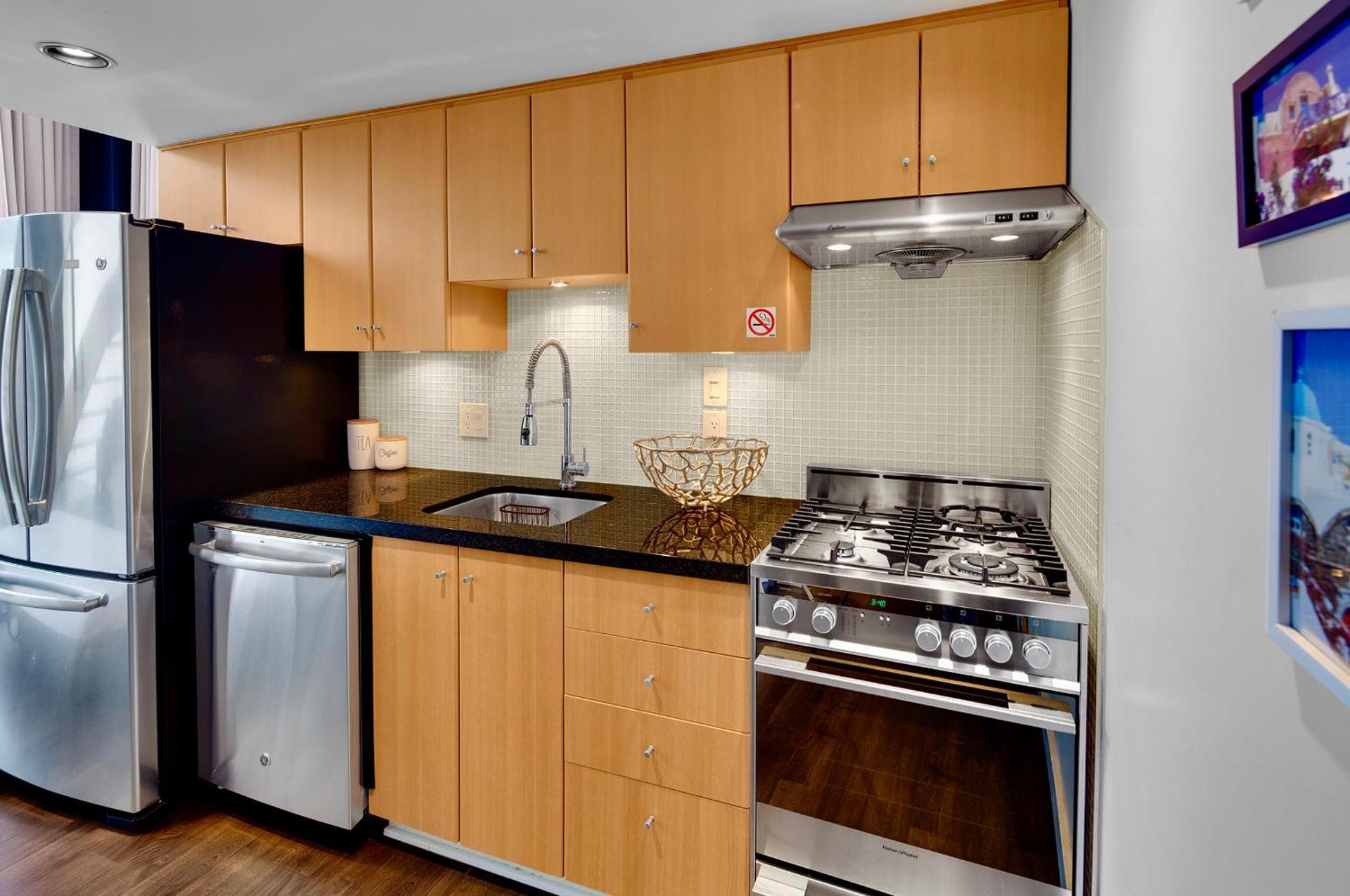 Trendy Downtown Loft Apartment - King Bed!