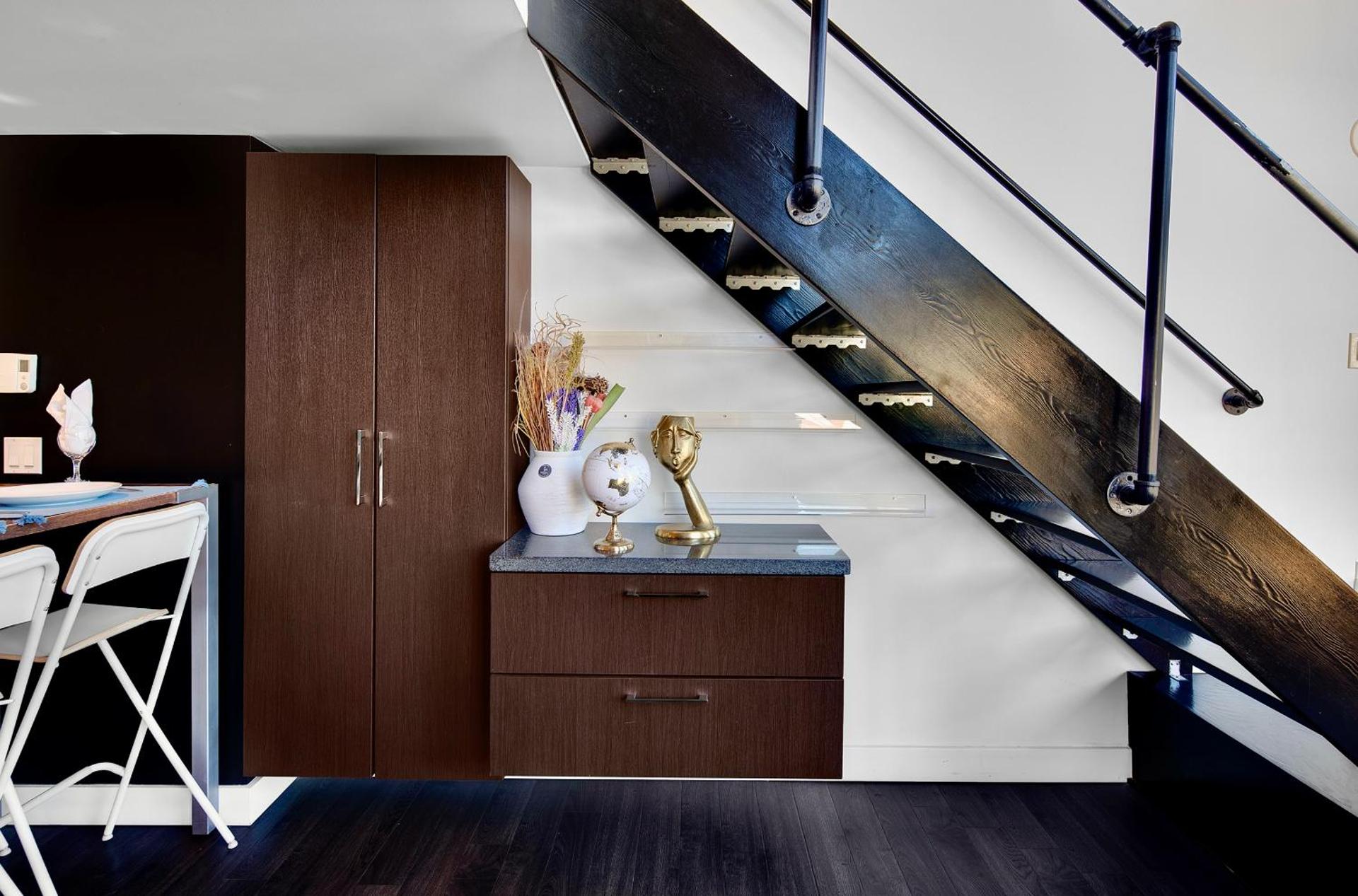 Trendy Downtown Loft Apartment - King Bed!