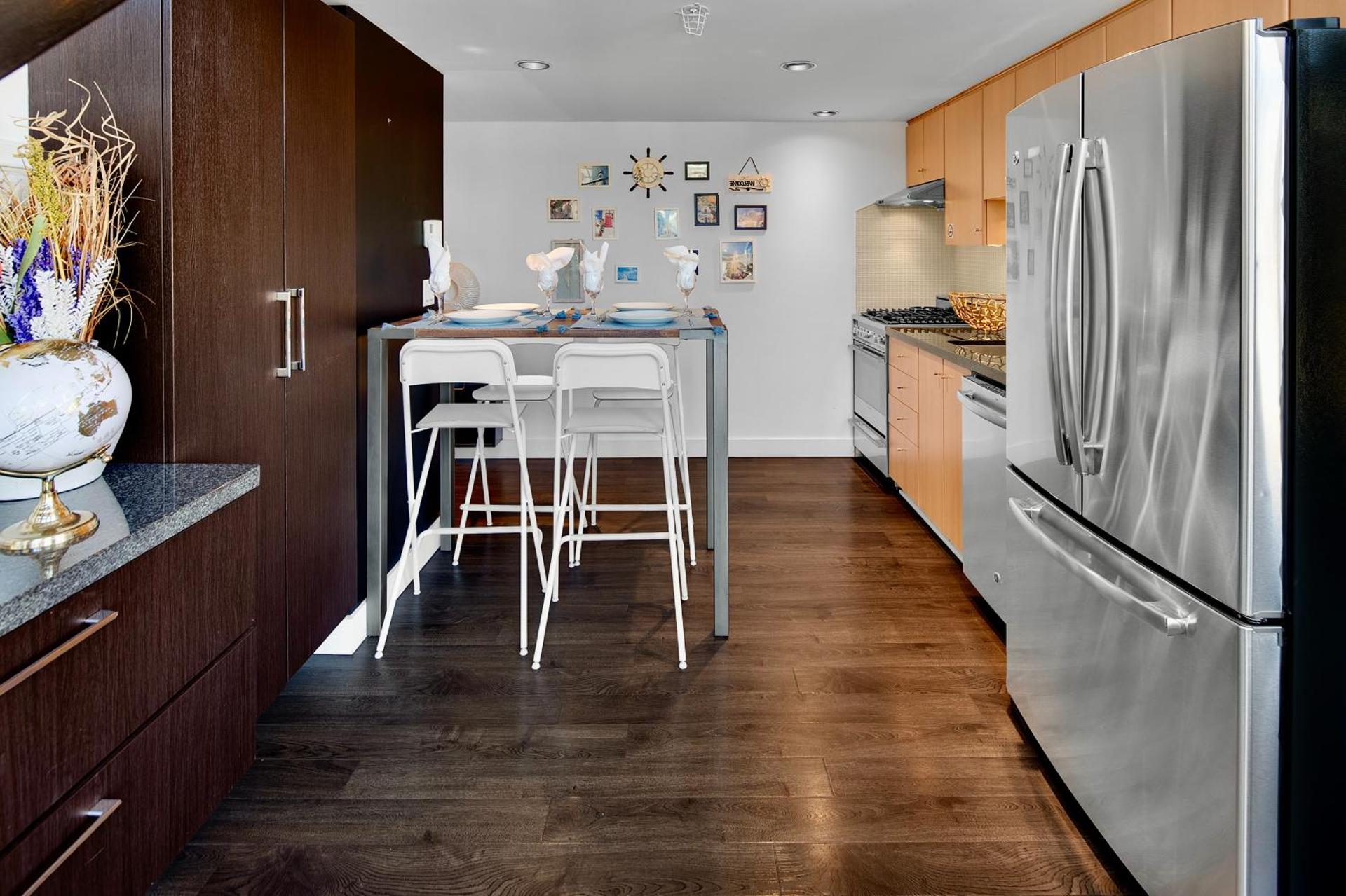 Trendy Downtown Loft Apartment - King Bed!