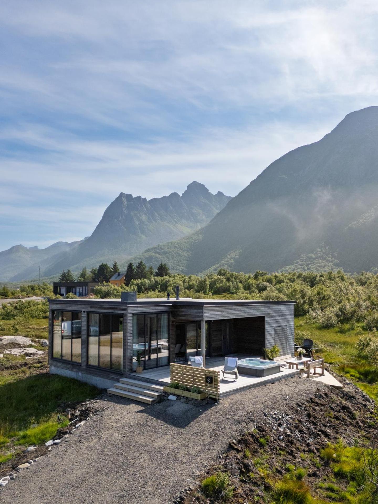 Artic Lyngvær Luggombu Lodge with jacuzzi