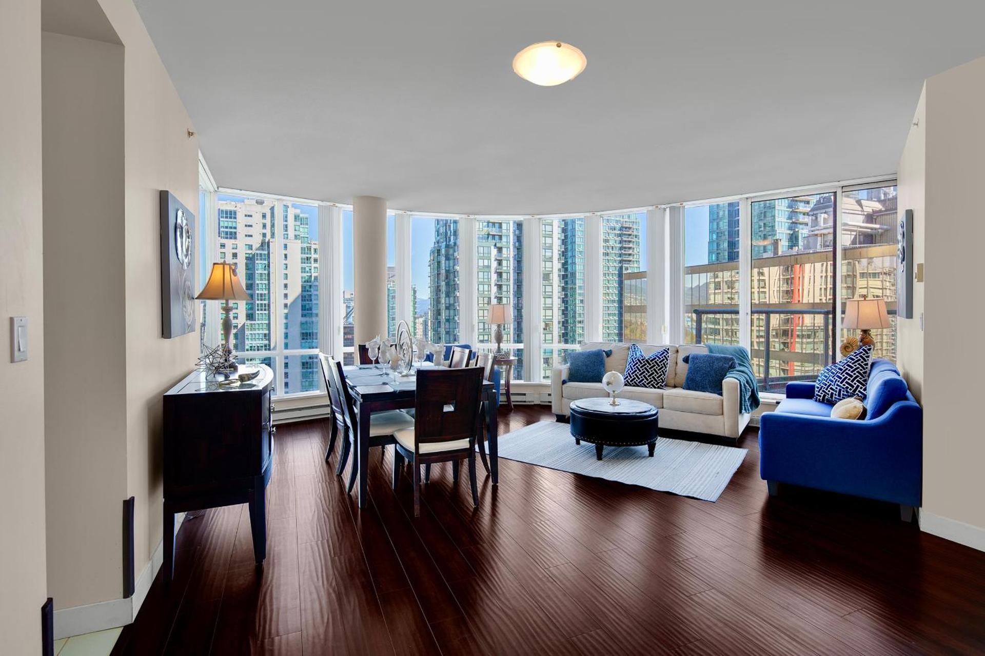 Luxury 3BR Apartment In The Heart Of Downtown - Gorgeous Views!