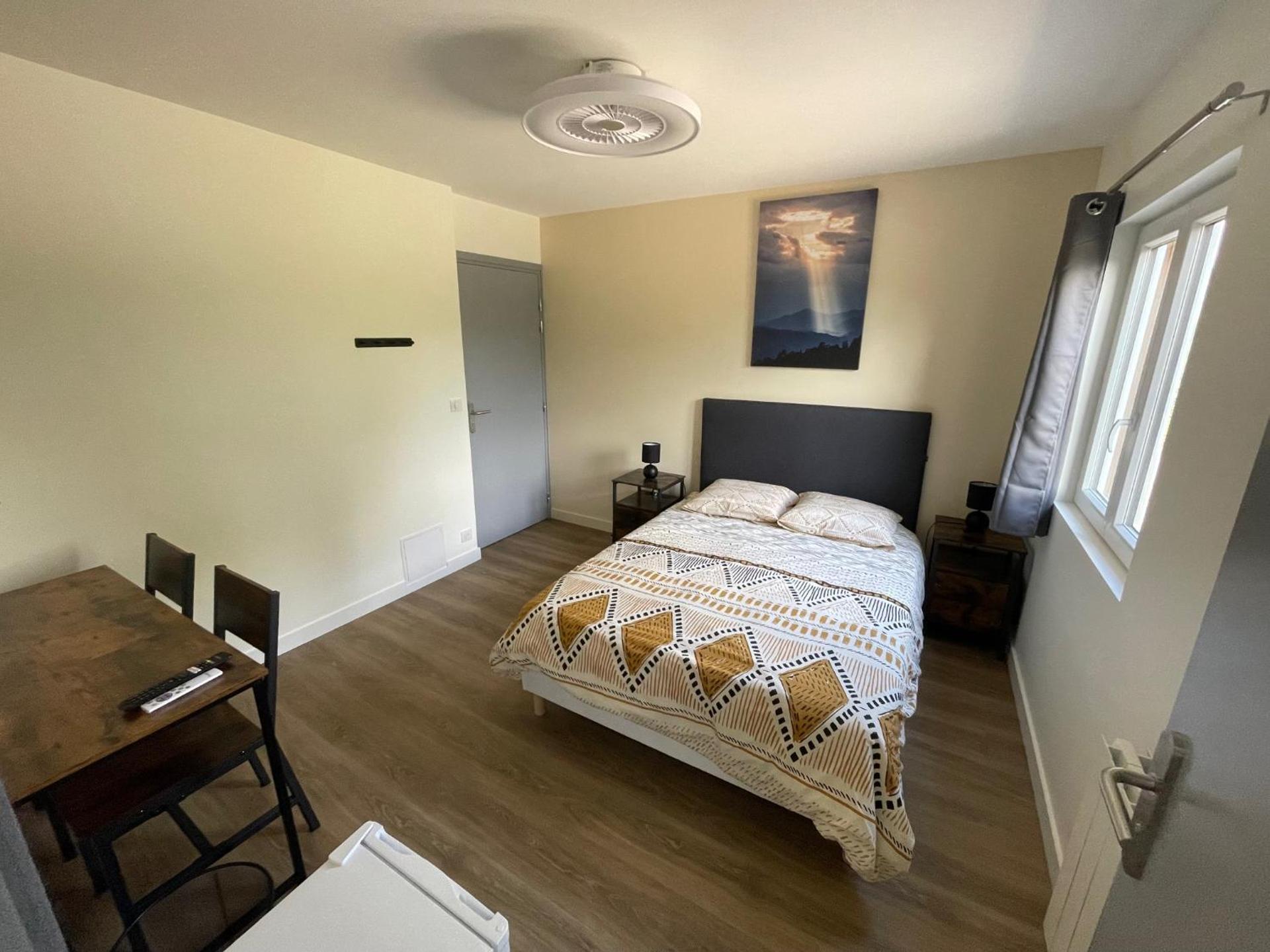 Chambre Le Renard 4 pers Spacieuse confort et accès jacuzzi