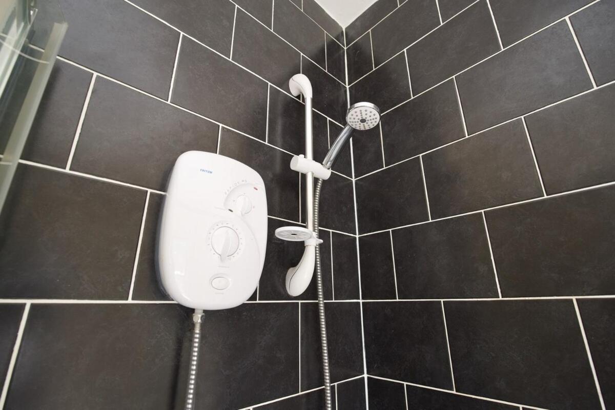 Belgrade Lodge Studio 4 - Parking, City Centre, Walk to West Orchard Shopping Centre