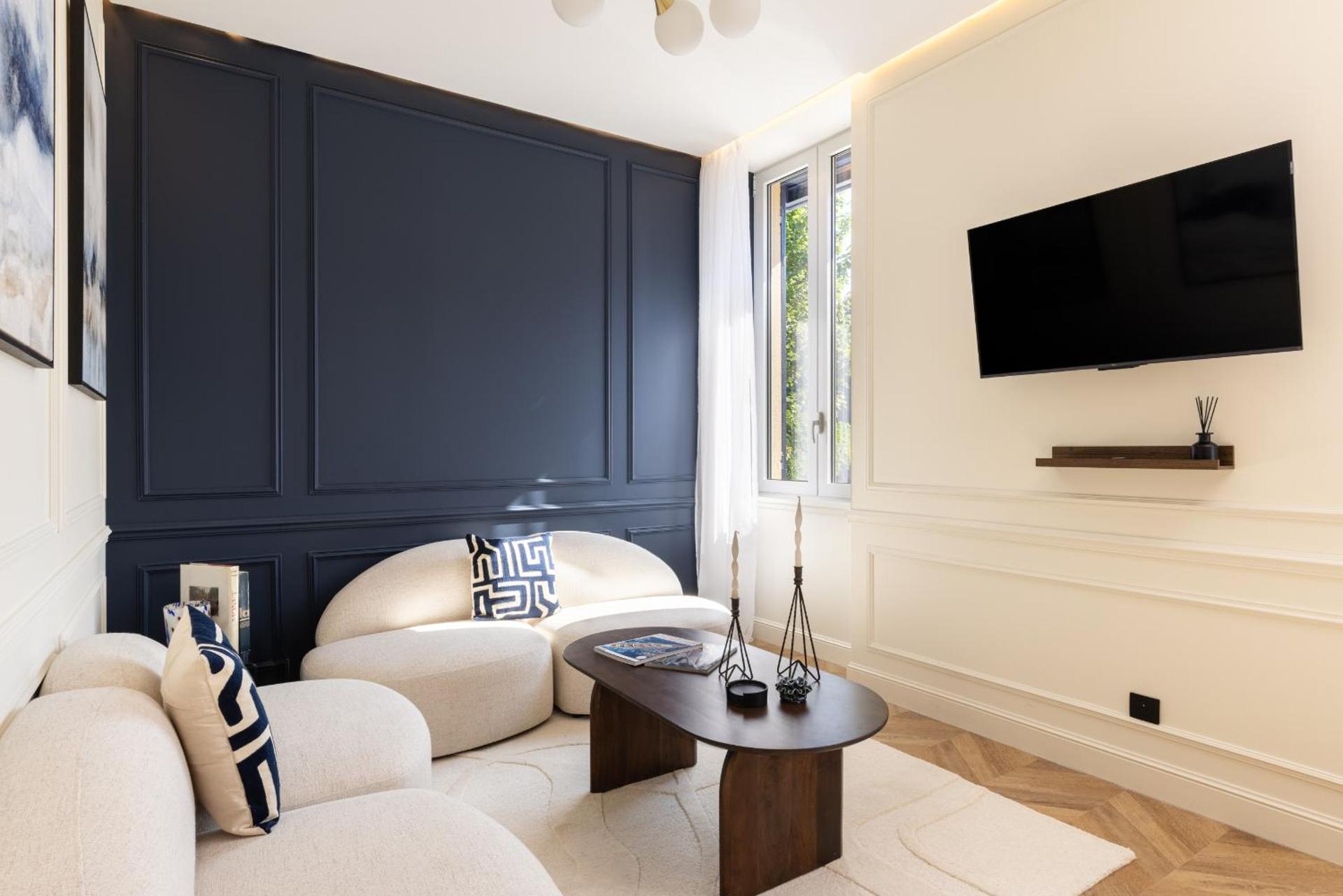 Communal lounge/ TV room