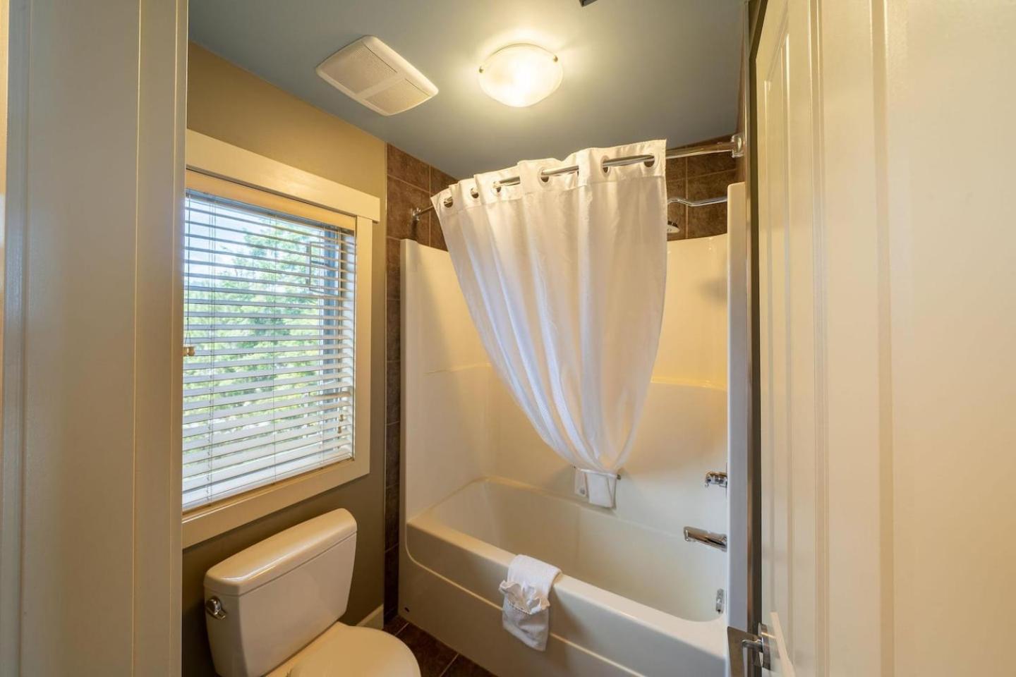 Sooke Harbour Resort & Marina