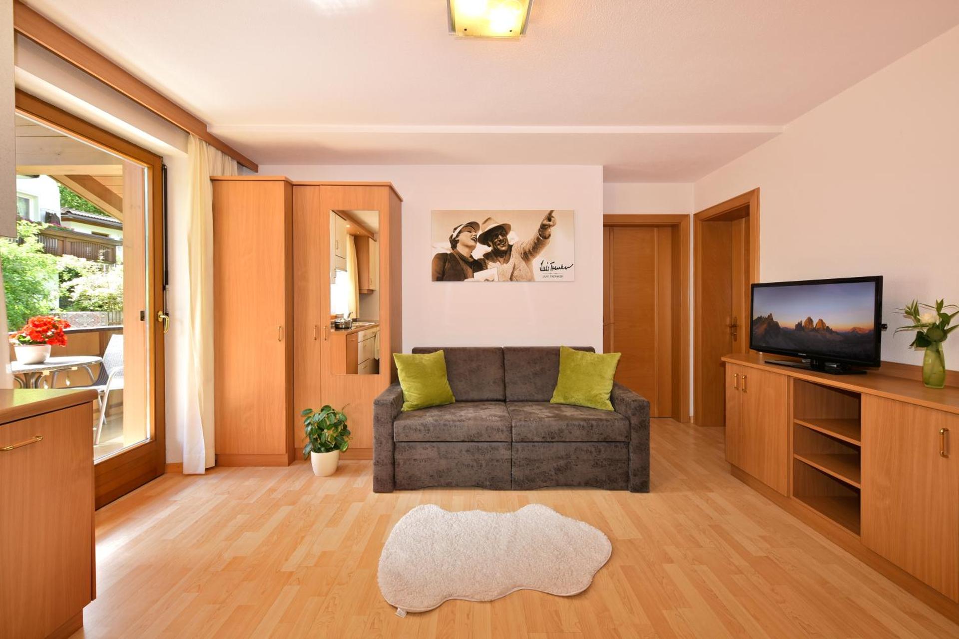 Communal lounge/ TV room