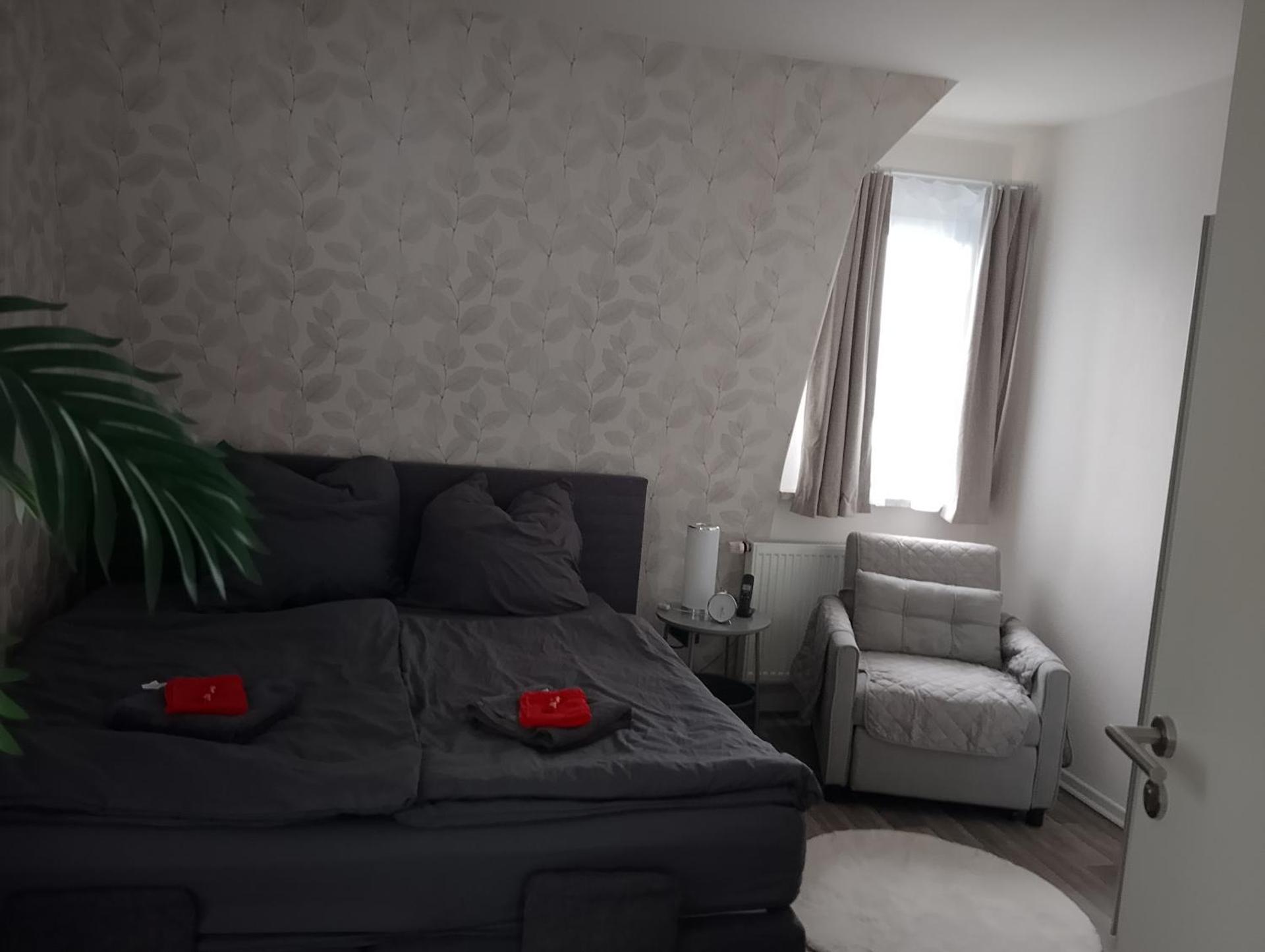 Nähe Plohn Park - FEWO mit Spielzimmer und Balkon sowie Doppelzimmer mit eigenem Bad