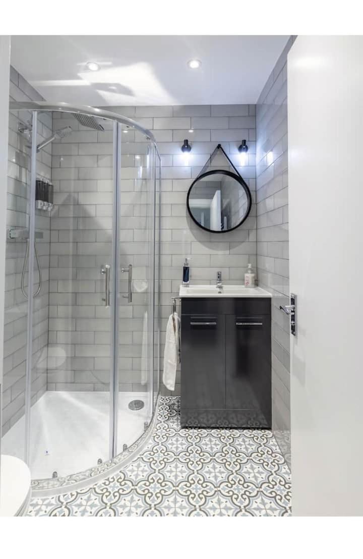 Delux Double Bedroom En Suite with Tea & Coffee Facilities