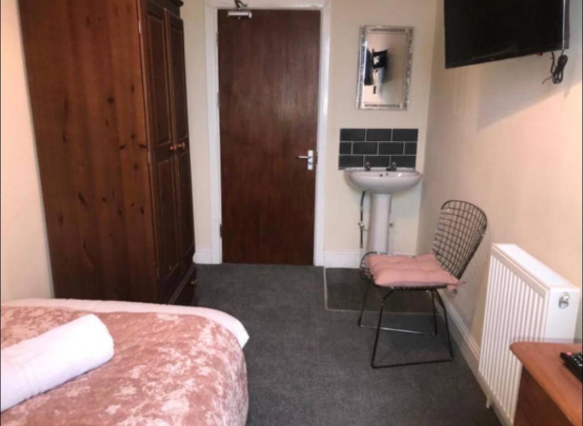 106 Brynmill - Room 6 - Sea views