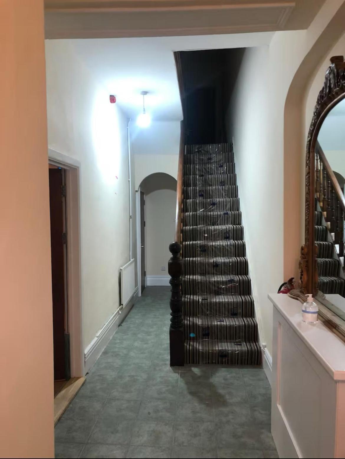 106 Brynmill - Room 6 - Sea views