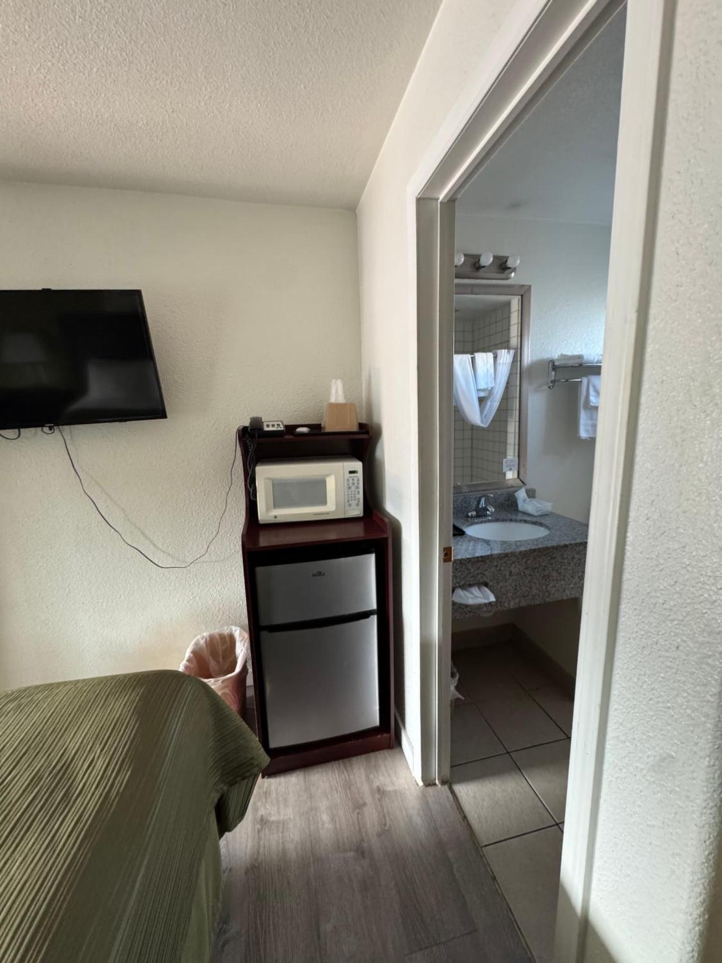 Queen Room - Non-Smoking