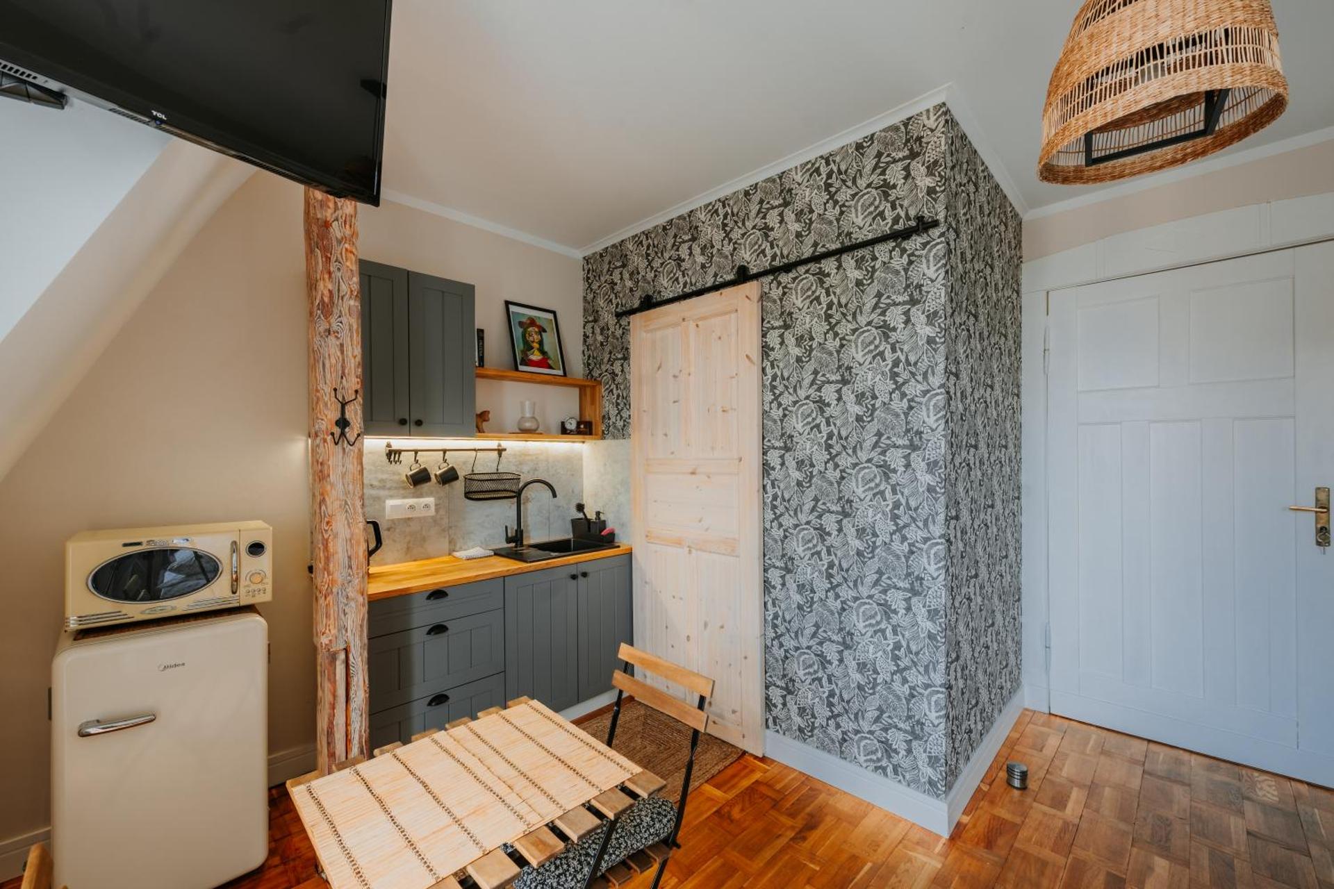 Kitchen or kitchenette