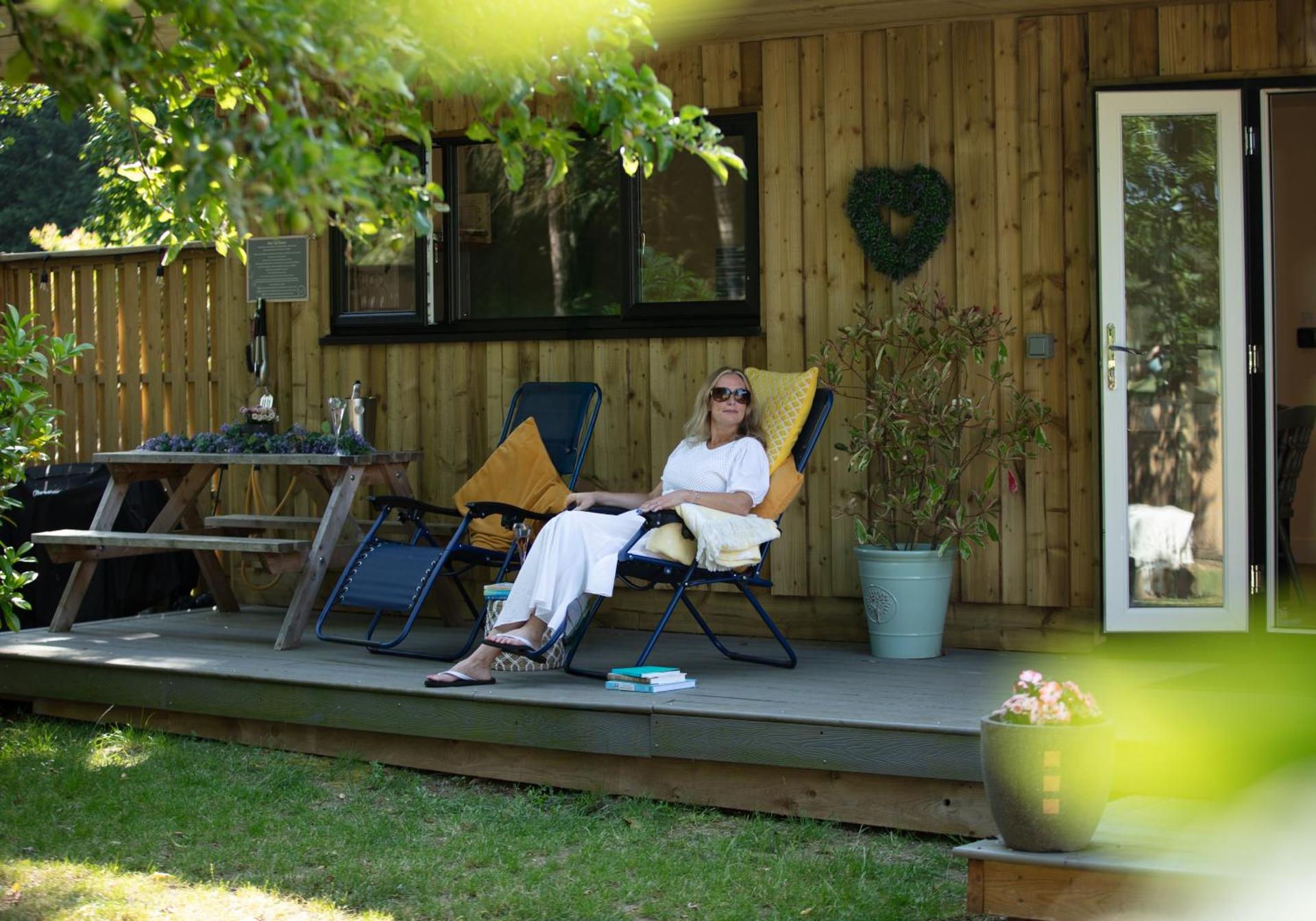 Luxury Chestnut Lodge with Hot Tub and Games Room