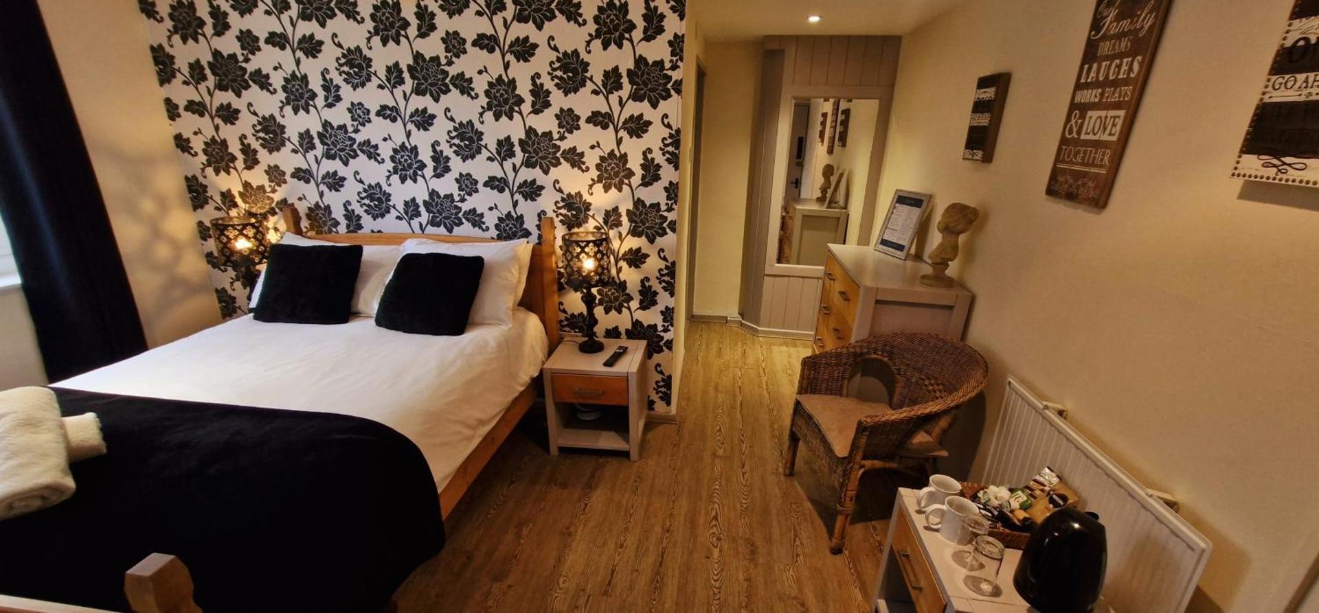 The Strawbury Duck Inn