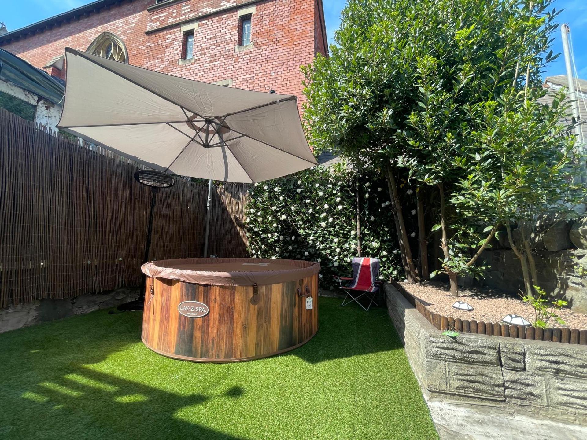 Spacious 5 Bedroom House - 2 Bath - City Centre - Free Parking