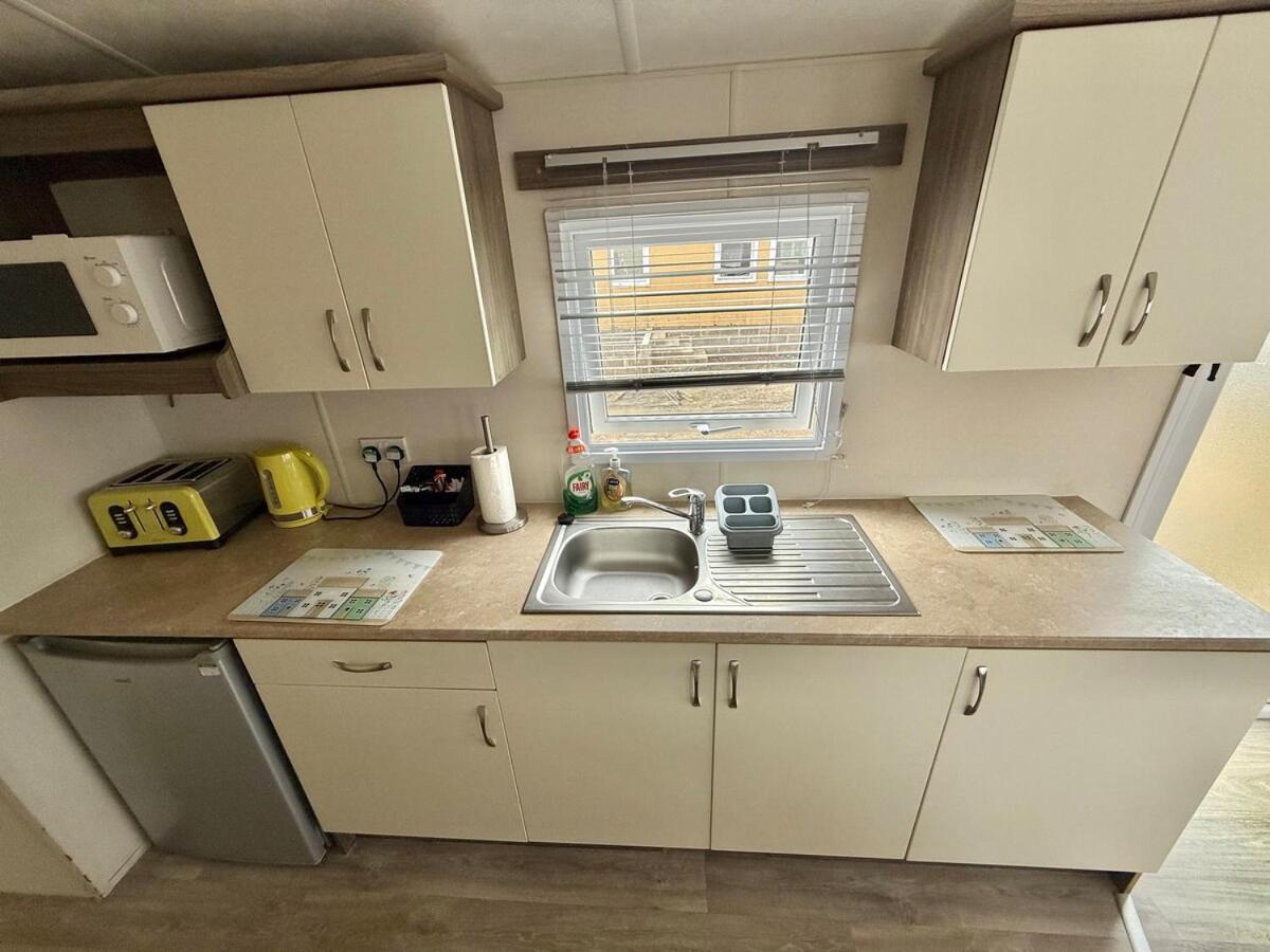 Four-bed Delta Caravan, Uddingston, Glasgow Located in Uddingston, Glasgow at Maryville Caravan Site