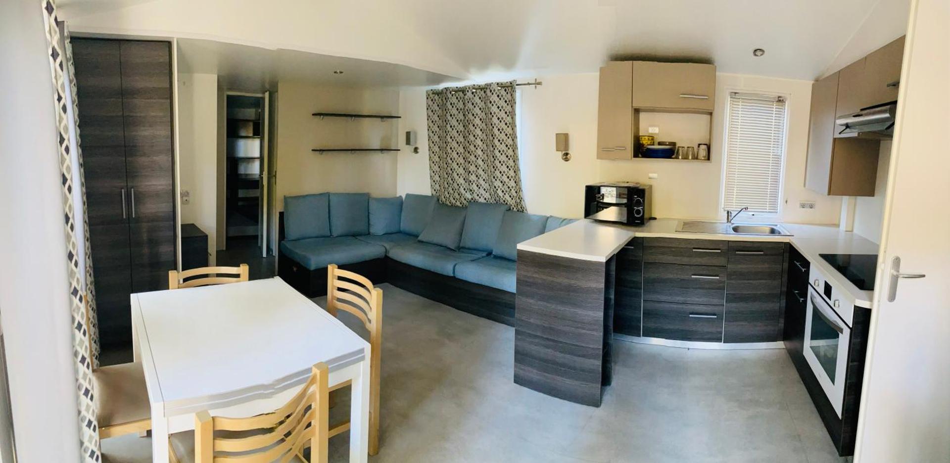 Mobil home de standing à la Porte des Cévennes sur un terrain arboré et ombragé