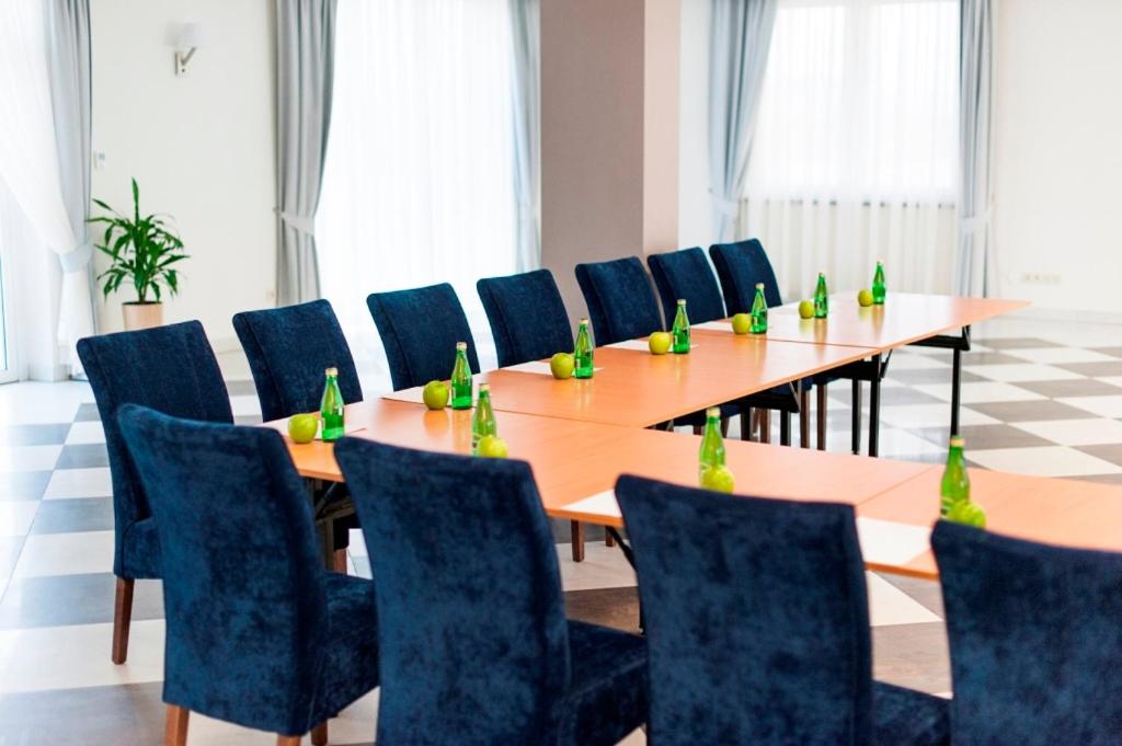 Meeting/conference room