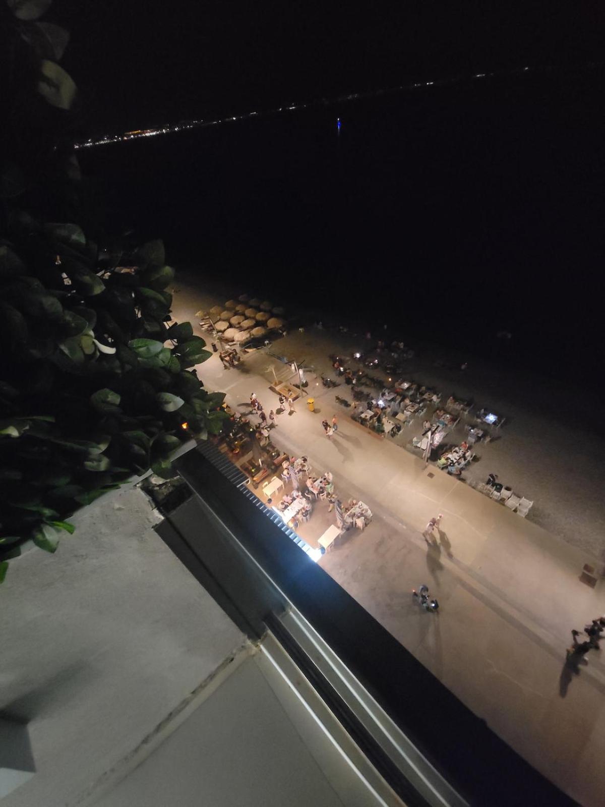 Stylish Rooftop Retreat with Hot Tub with Loutraki Beach