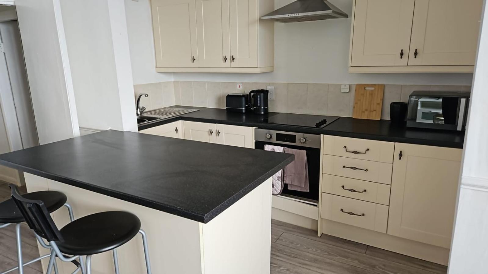 Two bedroom ground floor sea view apartment