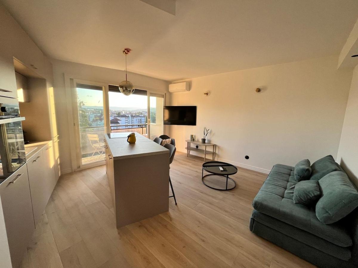 Pépite Suites - "RIVIERA" - 2 pièces de charme avec vue lac, clim et parking privé