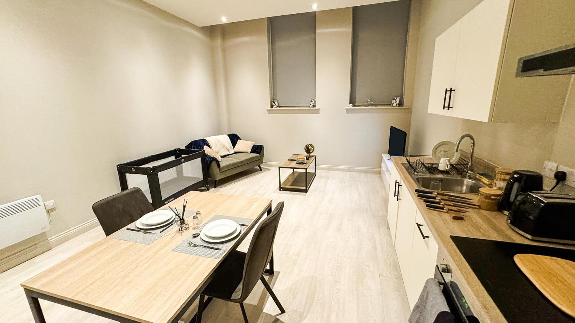 Prime Leeds- Spacious Cinema apartment