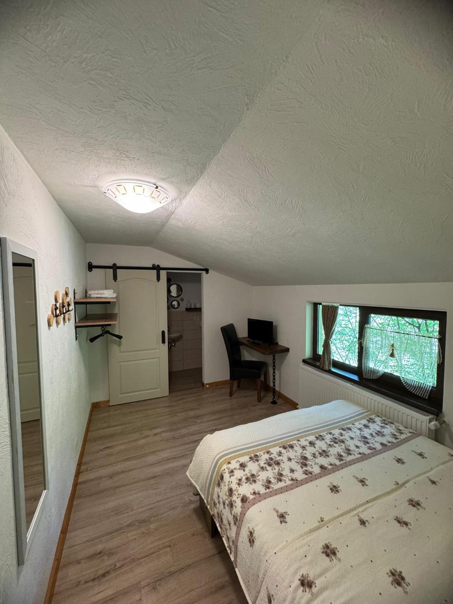 Cabana La Poarta Codrului