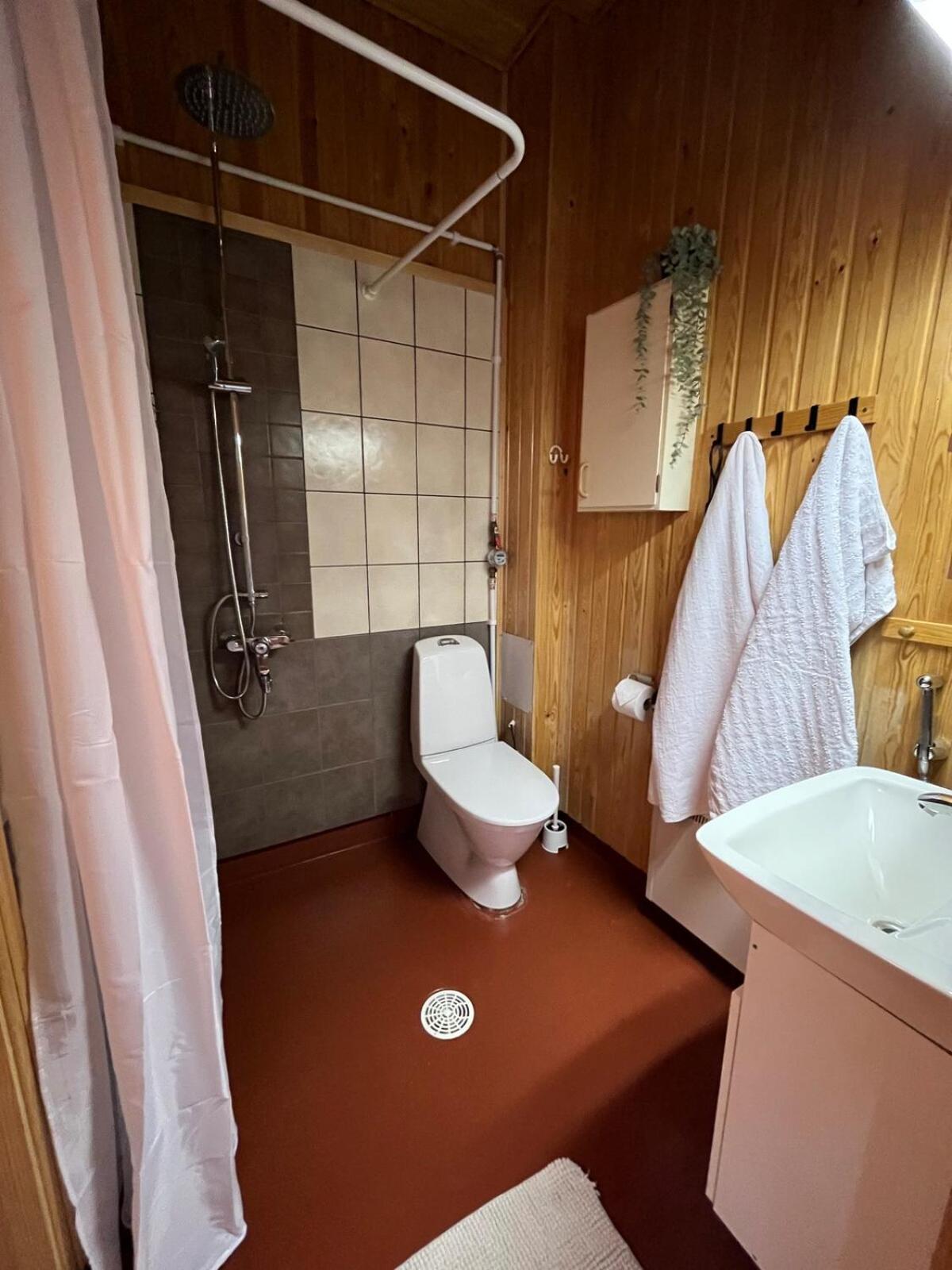 Semi-detached cottage by the lake