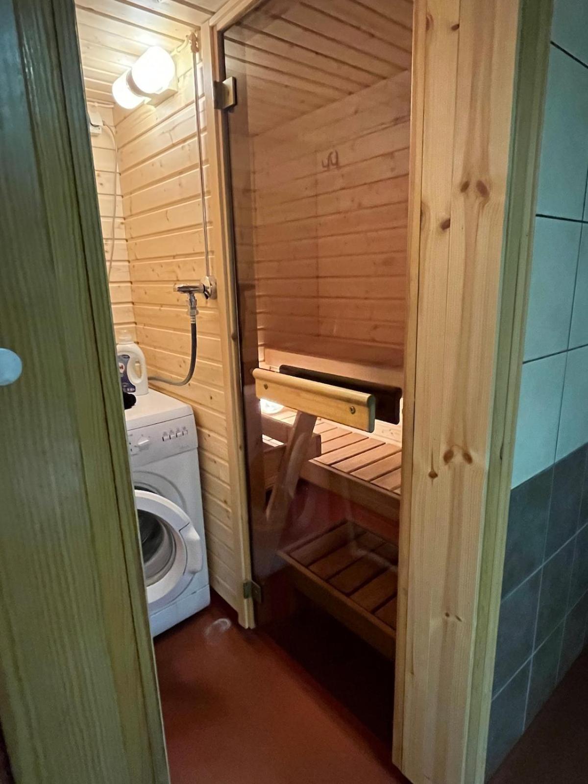 Semi-detached cottage by the lake