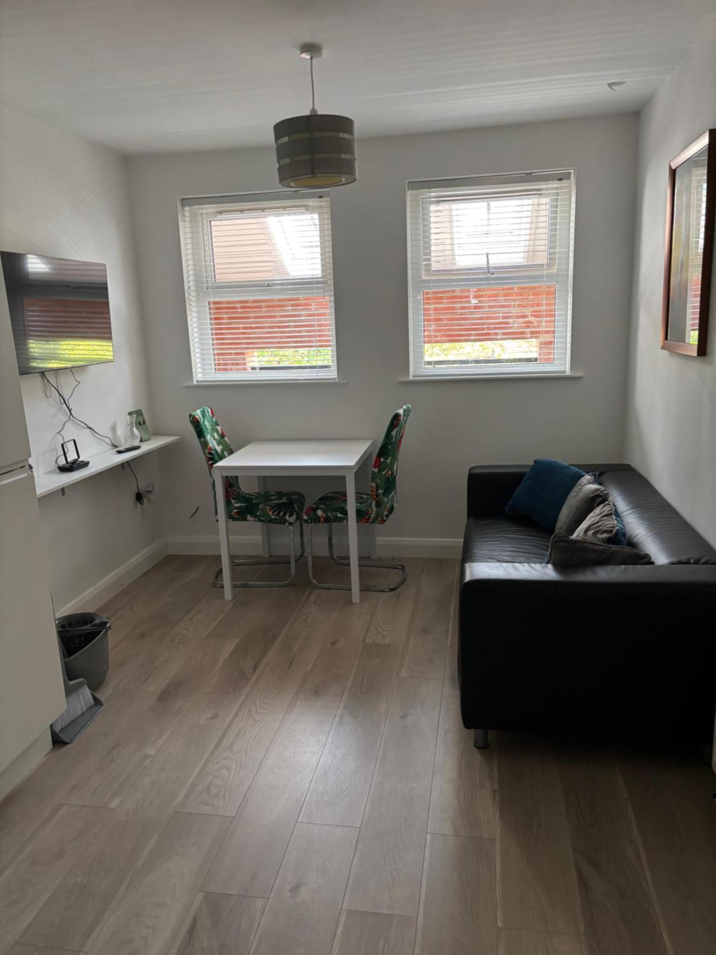 QUEENs STAYS BELFAST 1 bedroom apartment