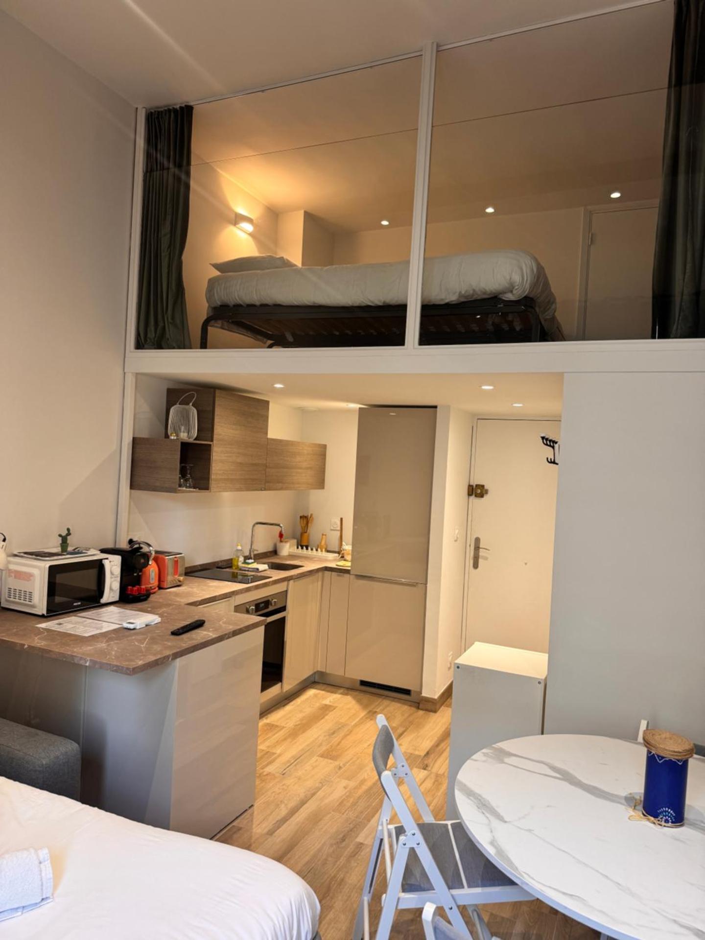 Kitchen or kitchenette