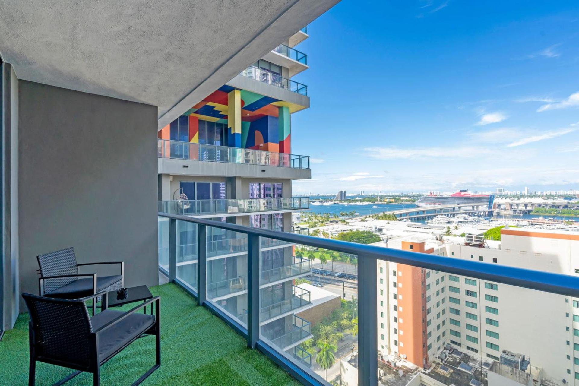 2 Bed Best Views in Downtown and Brickell