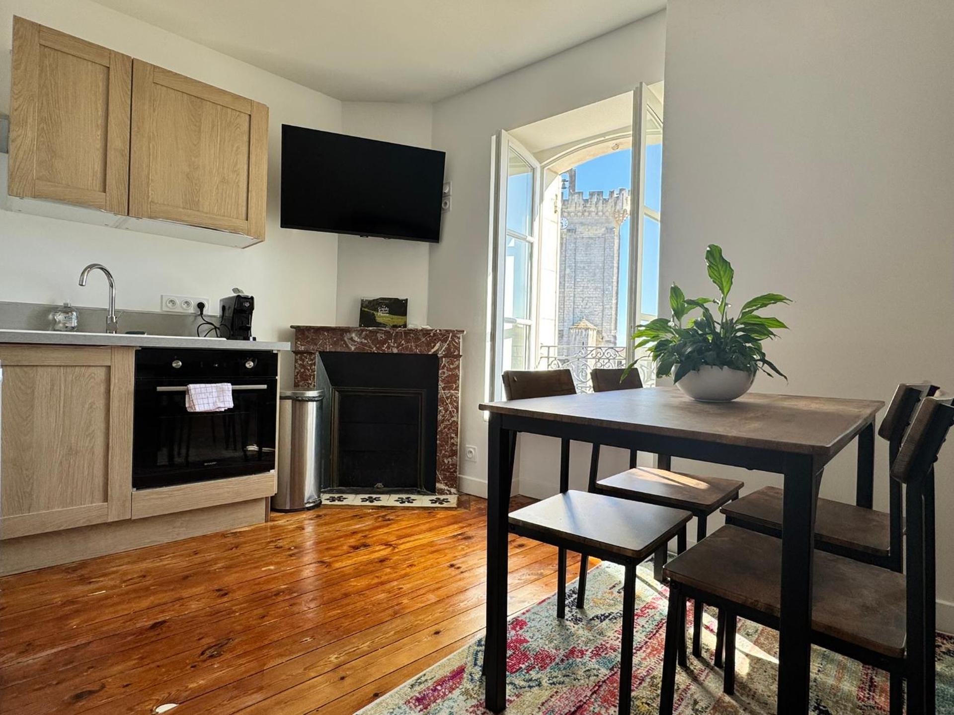 STUDIO 1 face au donjon