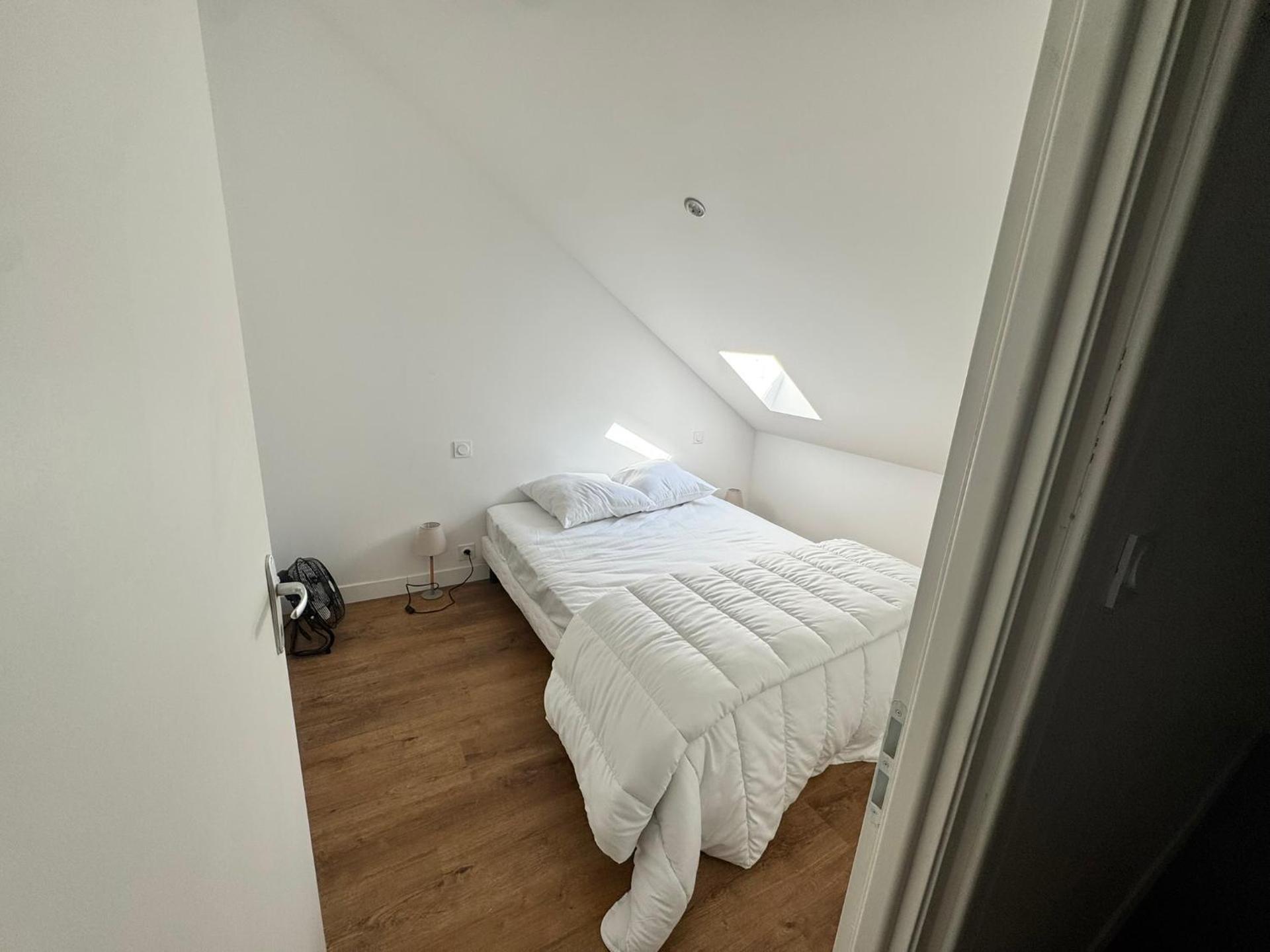 STUDIO 1 face au donjon