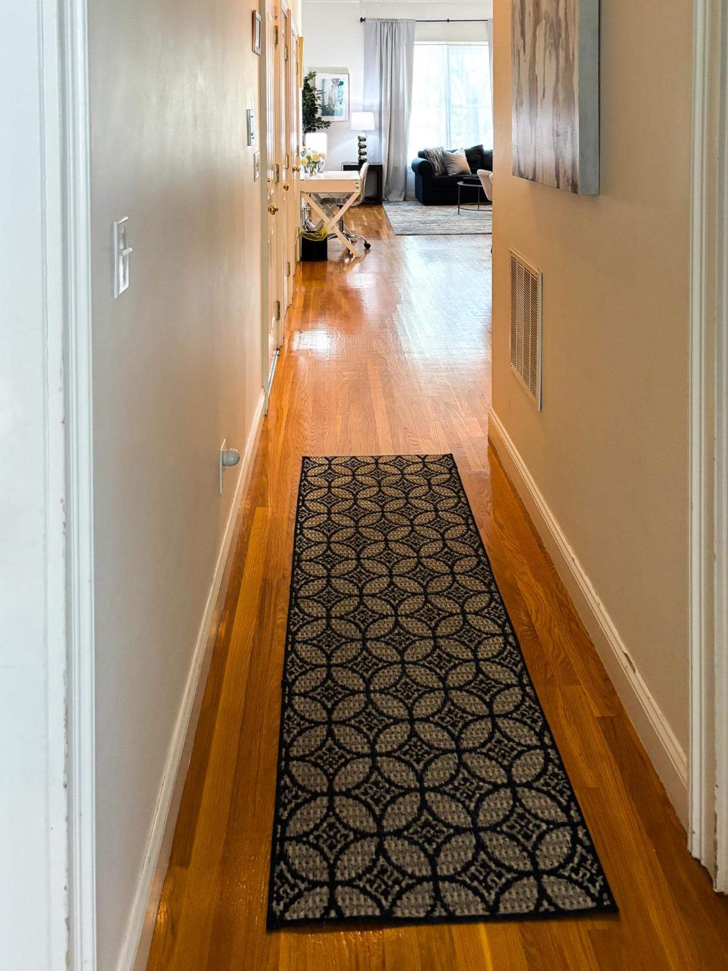 Modern townhome,Boston vacation,2 bath,pkg,deck